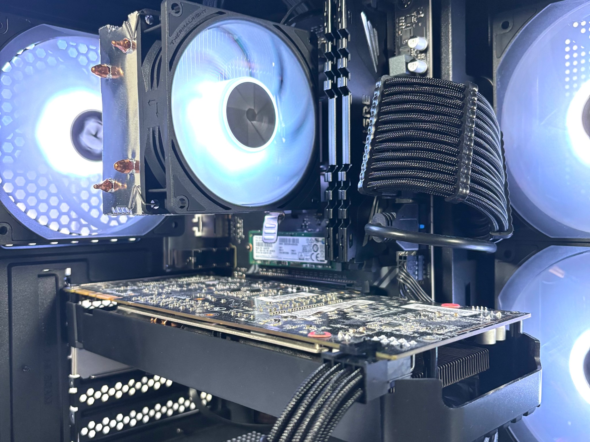 ⚪️⚫️ | Ryzen 5 2600 + GTX 1070 8GB | 16GB | WiFi INCLUDED