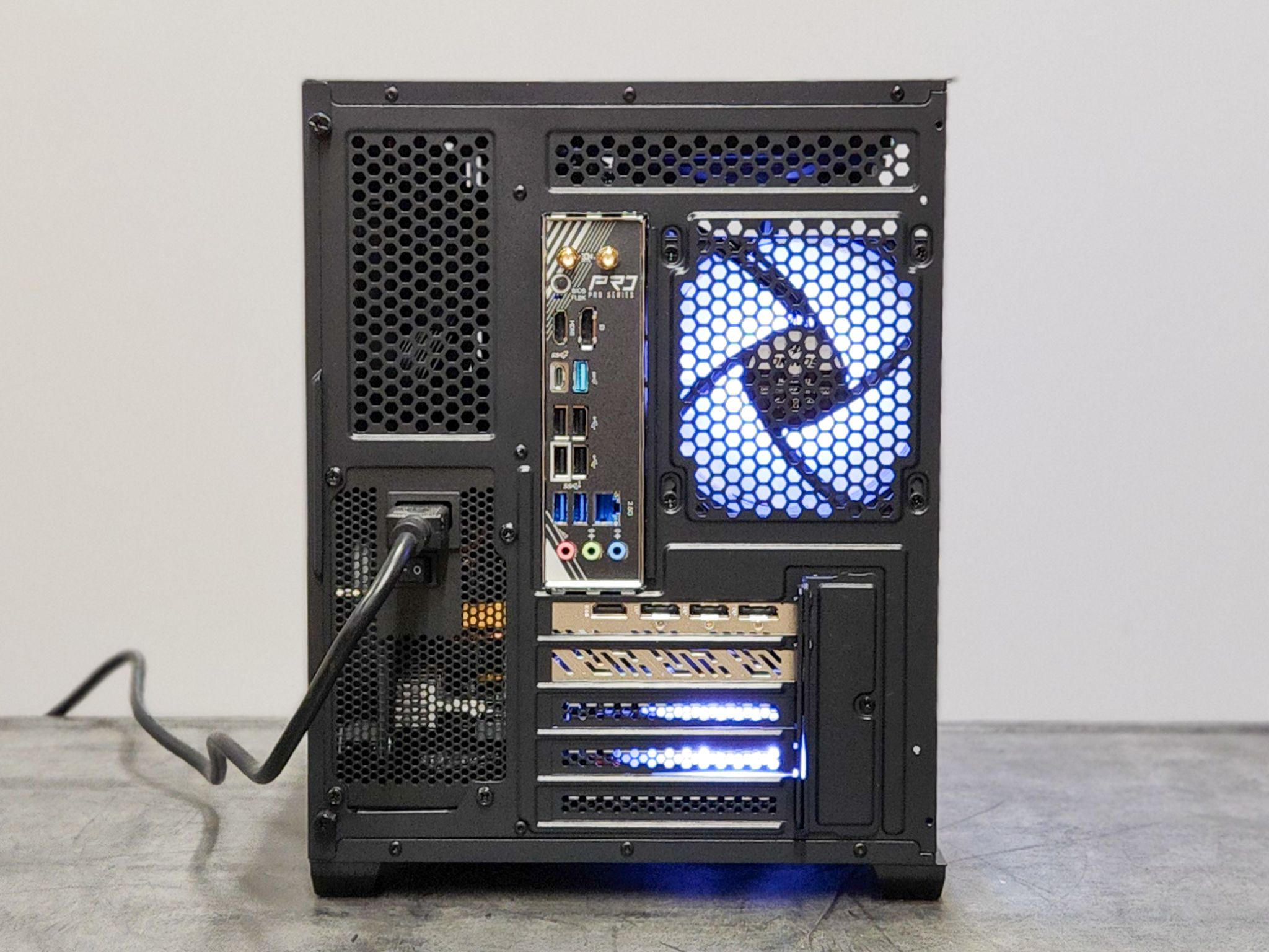 RX 9070 XT | Ryzen 7 7800X3D | 2TB SSD | 32GB DDR5 | Custom Gaming/Streaming PC