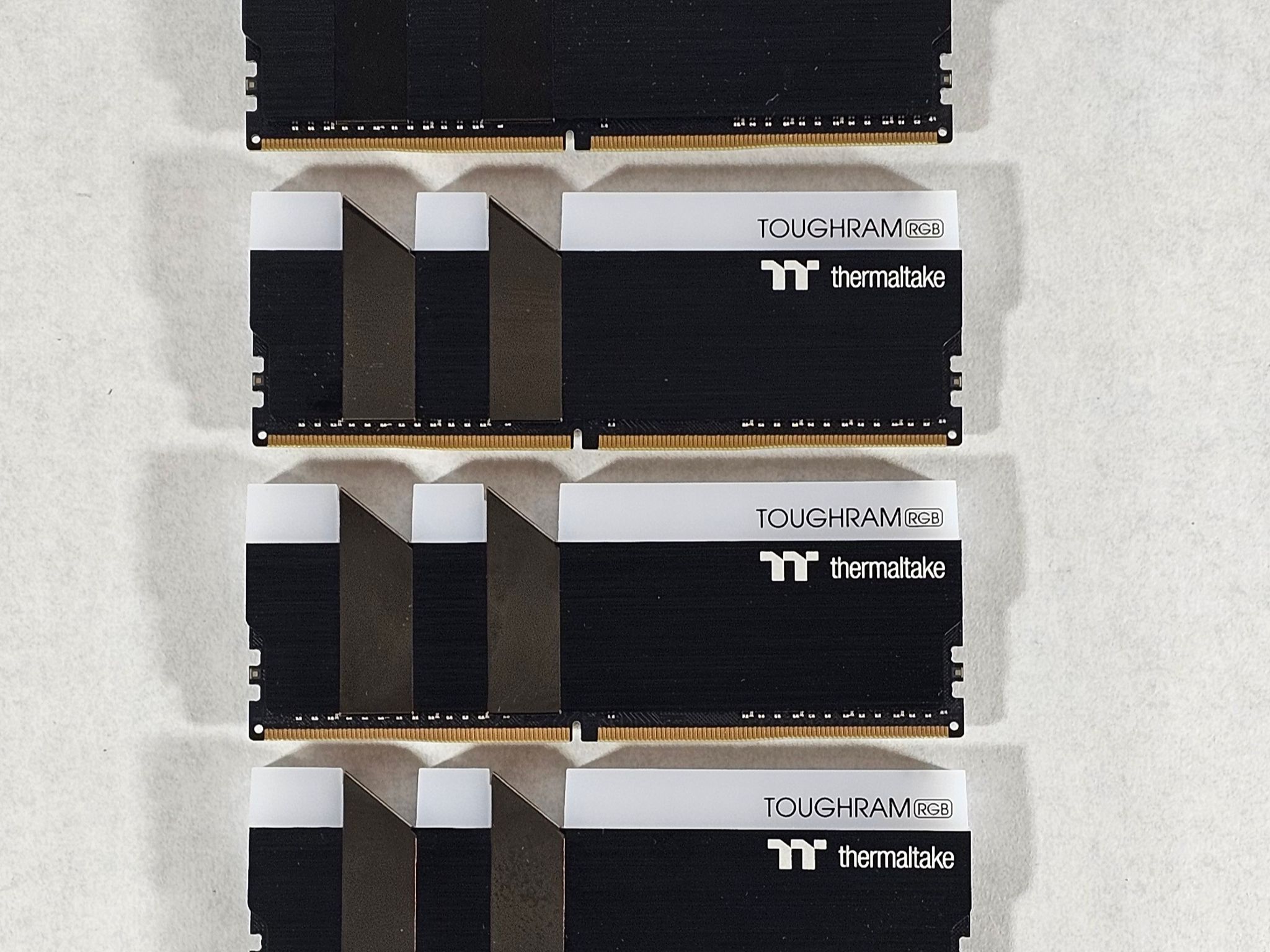 32GB DDR4 (4x8GB) RGB CL16 3200MT/s TOUGHRAM RAM Memory