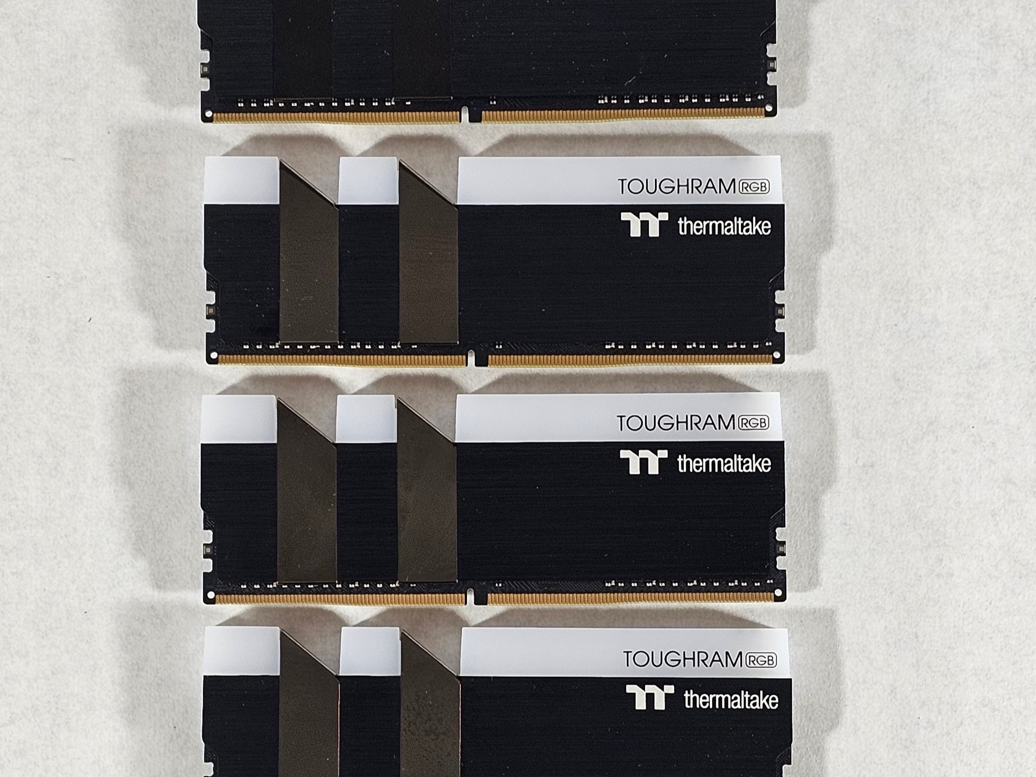 32GB DDR4 (4x8GB) RGB CL16 3200MT/s TOUGHRAM RAM Memory