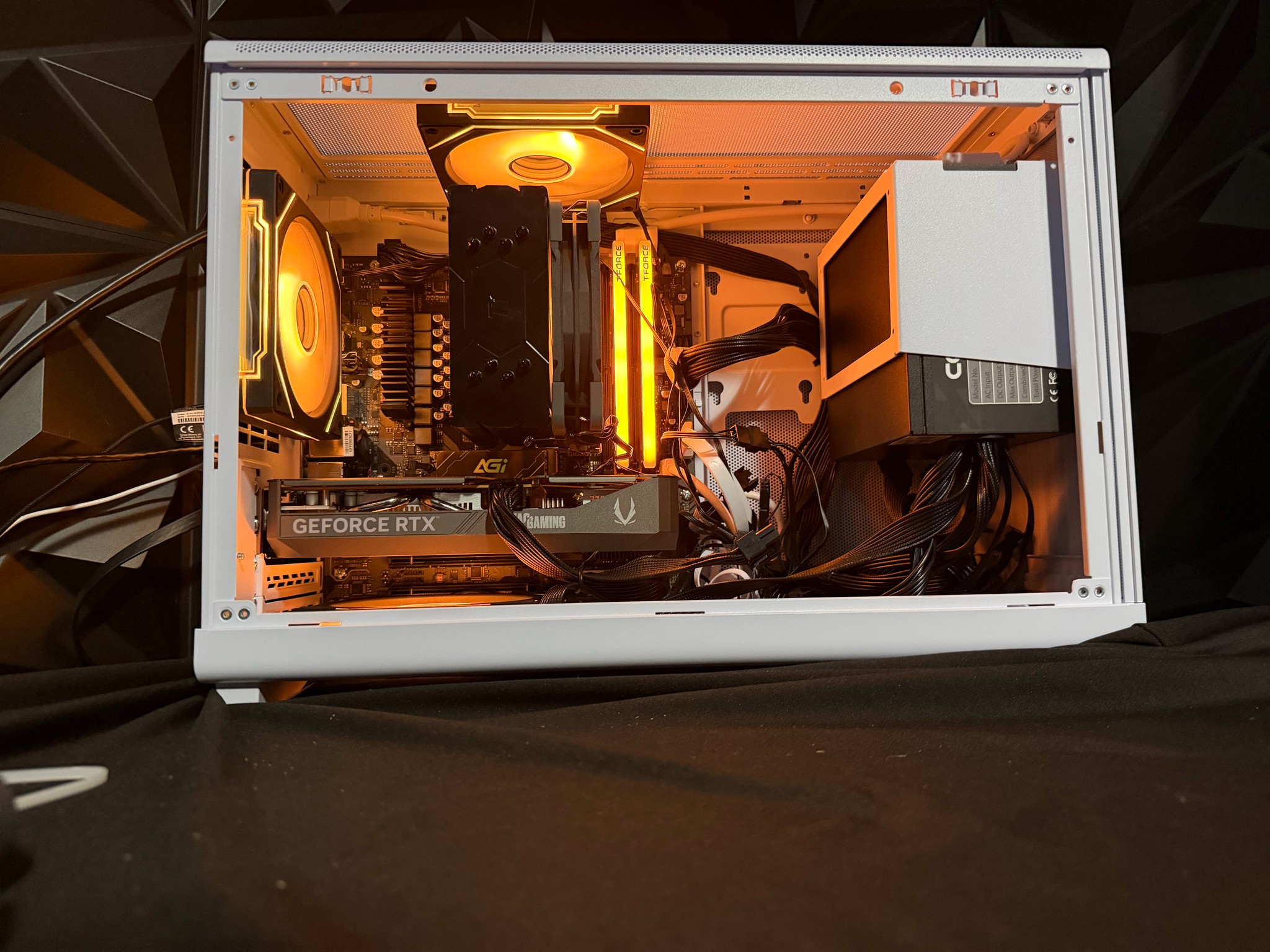 👻💜 GAMER GENGAR 💜👻Ryzen 5 7600X| RTX 5060| 16 GB RGB DDR5| 1.25 TB NVMe| 650W PSU