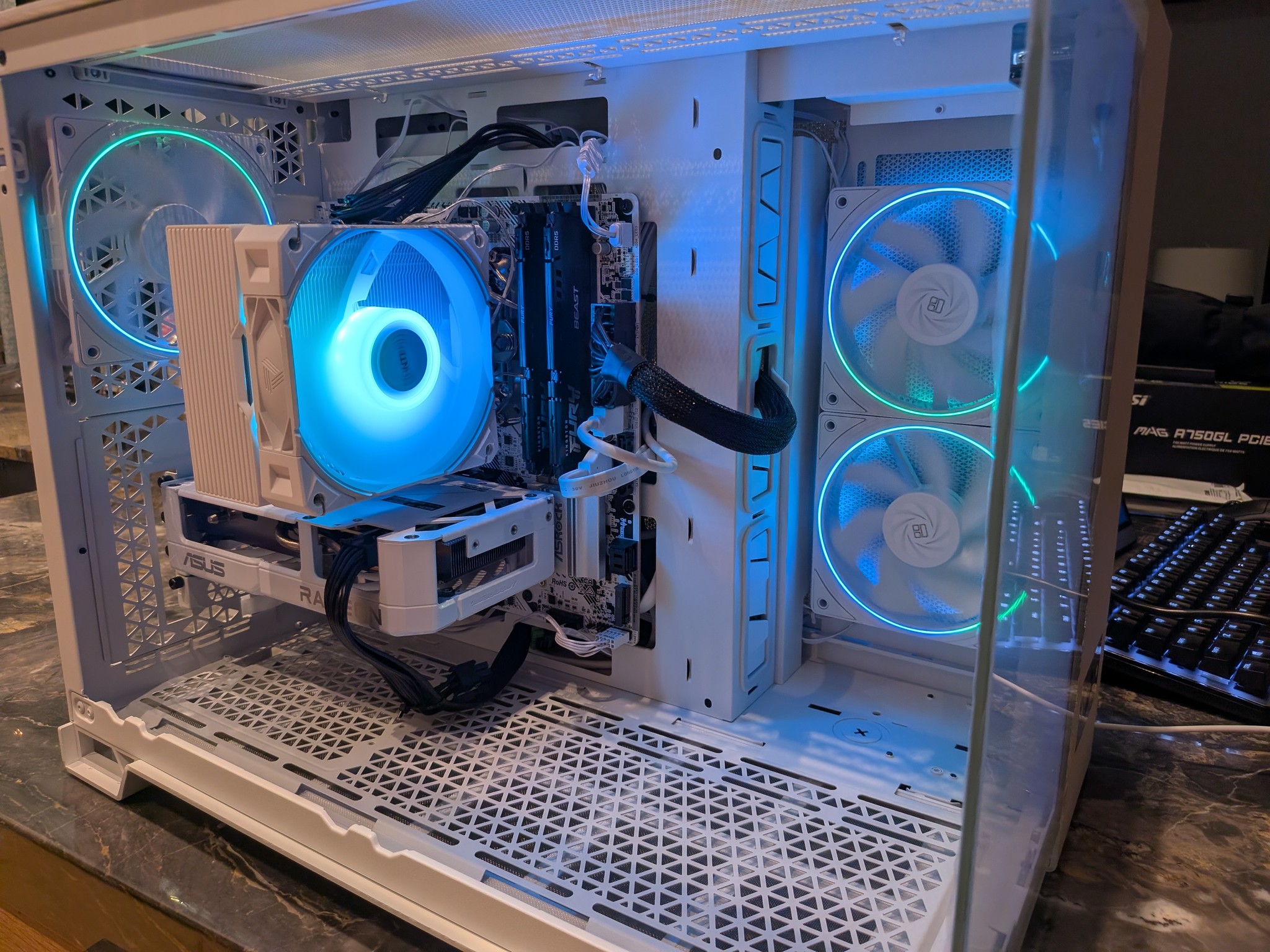 1440p Snowball - RX 9060 XT 16GB, Ryzen 5 7600, 32 GB DDR5, 2 TB Gen 4, RGB