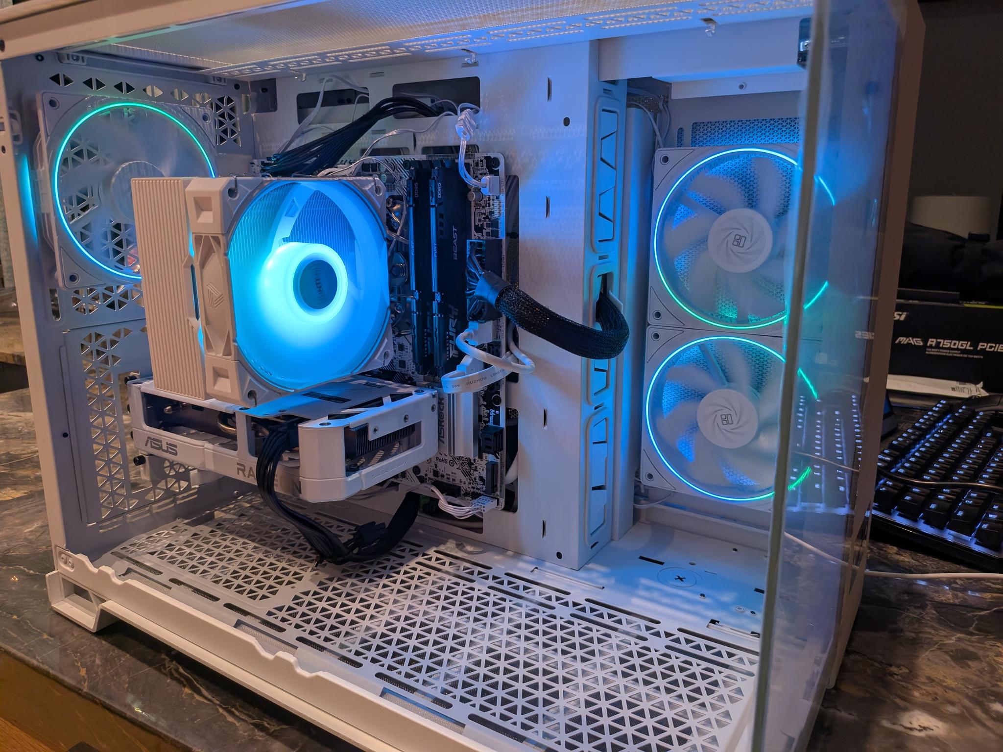 1440p Snowball - RX 9060 XT 16GB, Ryzen 5 7600, 32 GB DDR5, 2 TB Gen 4, RGB