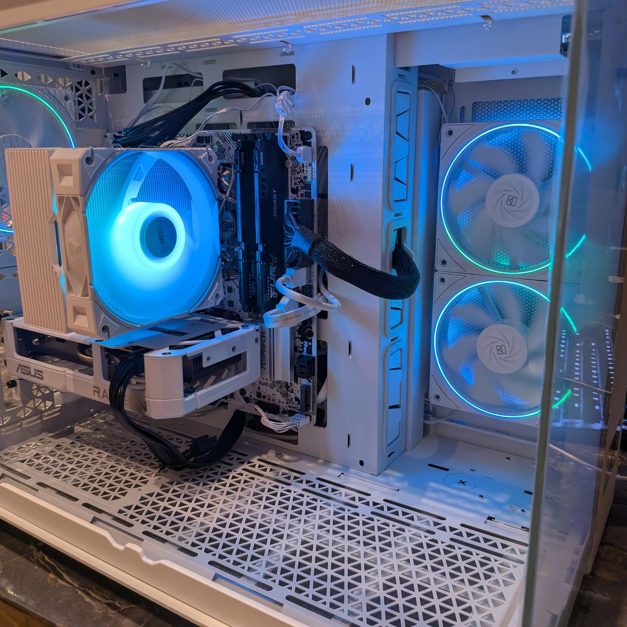 1440p Snowball - RX 9060 XT 16GB, Ryzen 5 7600, 32 GB DDR5, 2 TB Gen 4, RGB