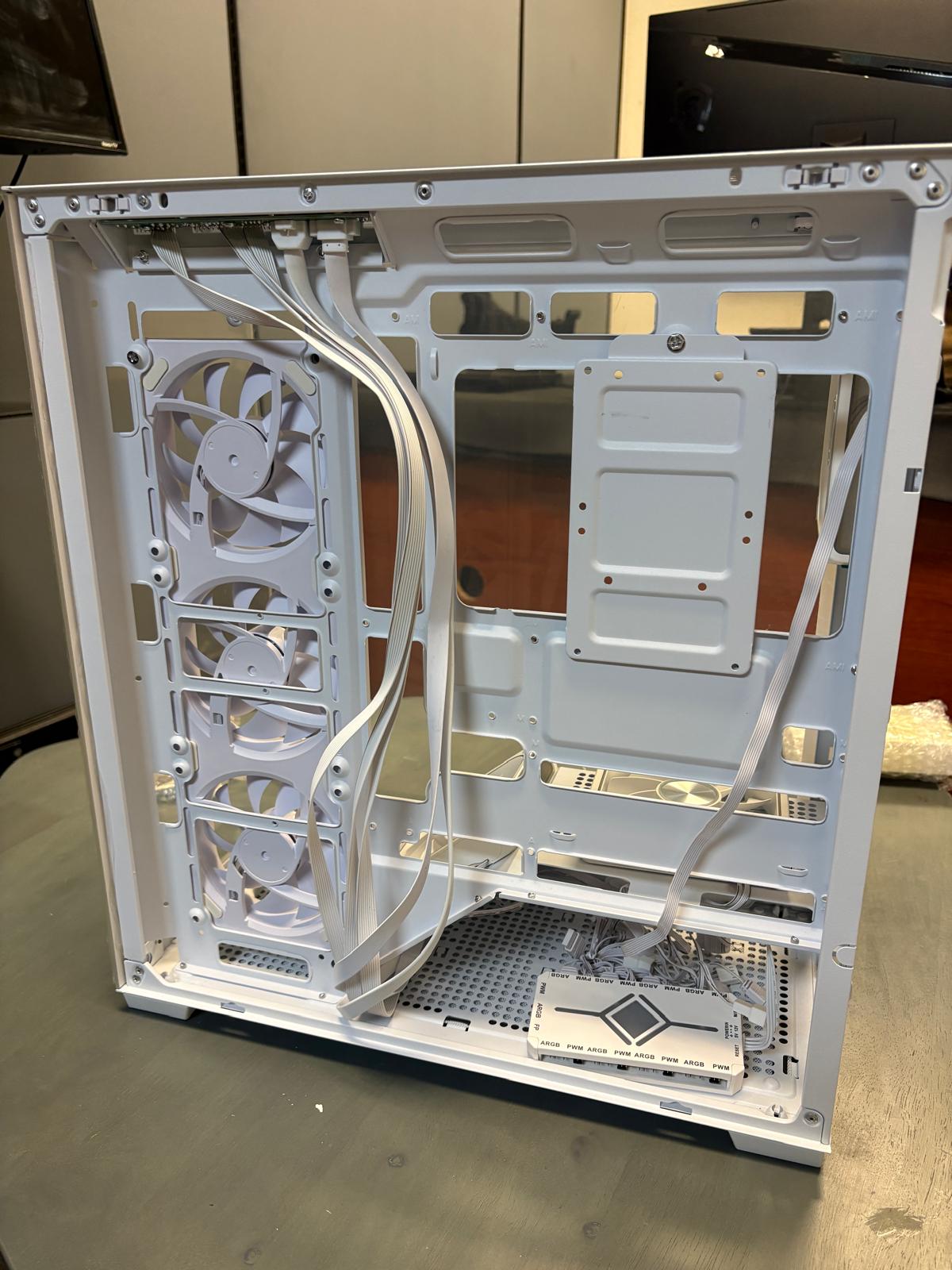 NEW - White Compact Dual-Chamber Mid Tower Airflow Case with Tempered Glass