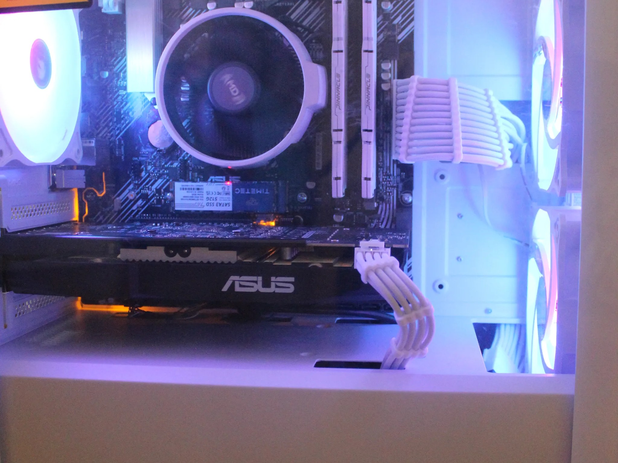 |200+ FPS FORTNITE| All White Ryzen 3 4100- RX 580- 16GB RAM- 512GB SSD WIFI