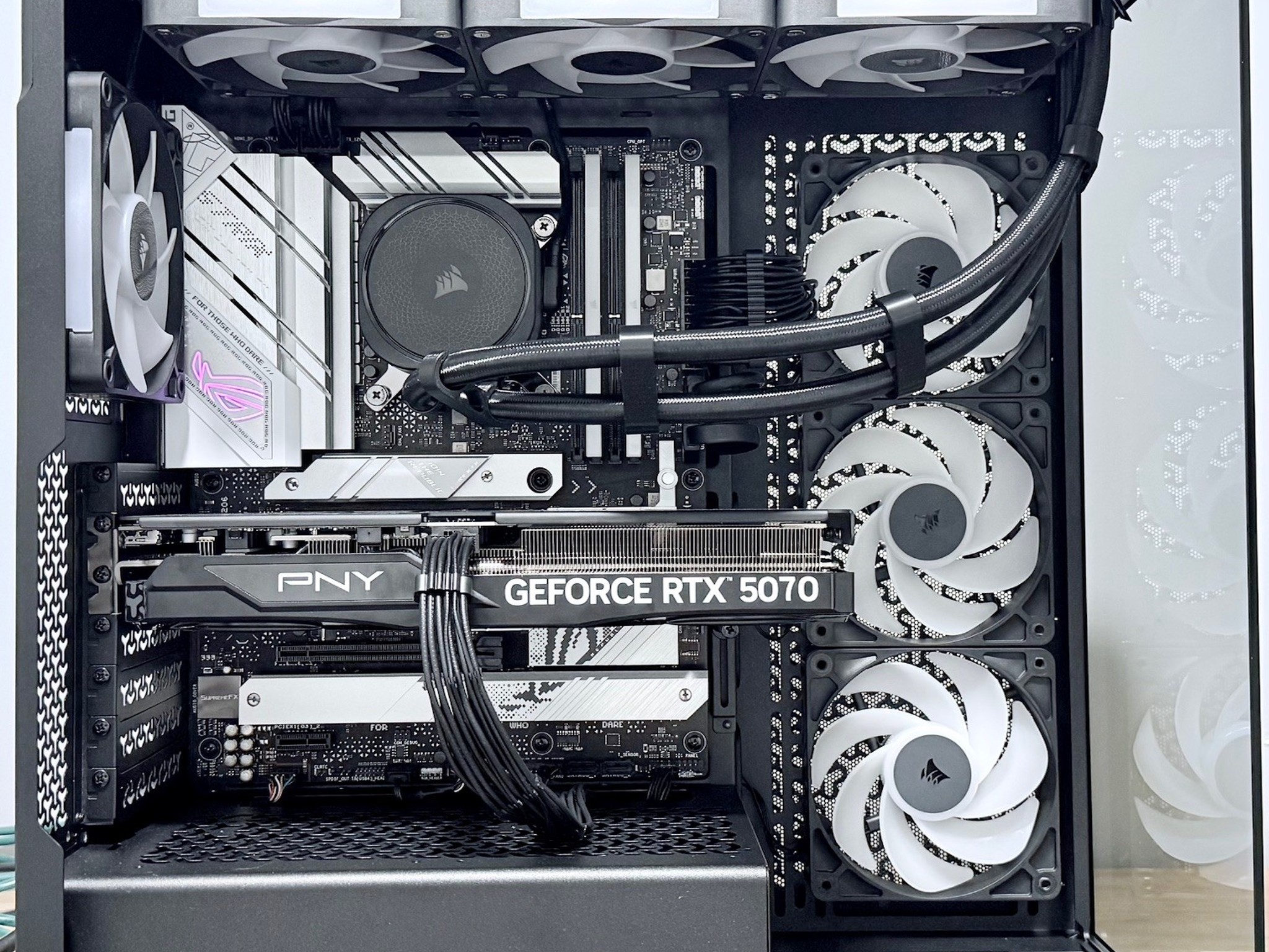Maestro RTX 5070 OC 12GB