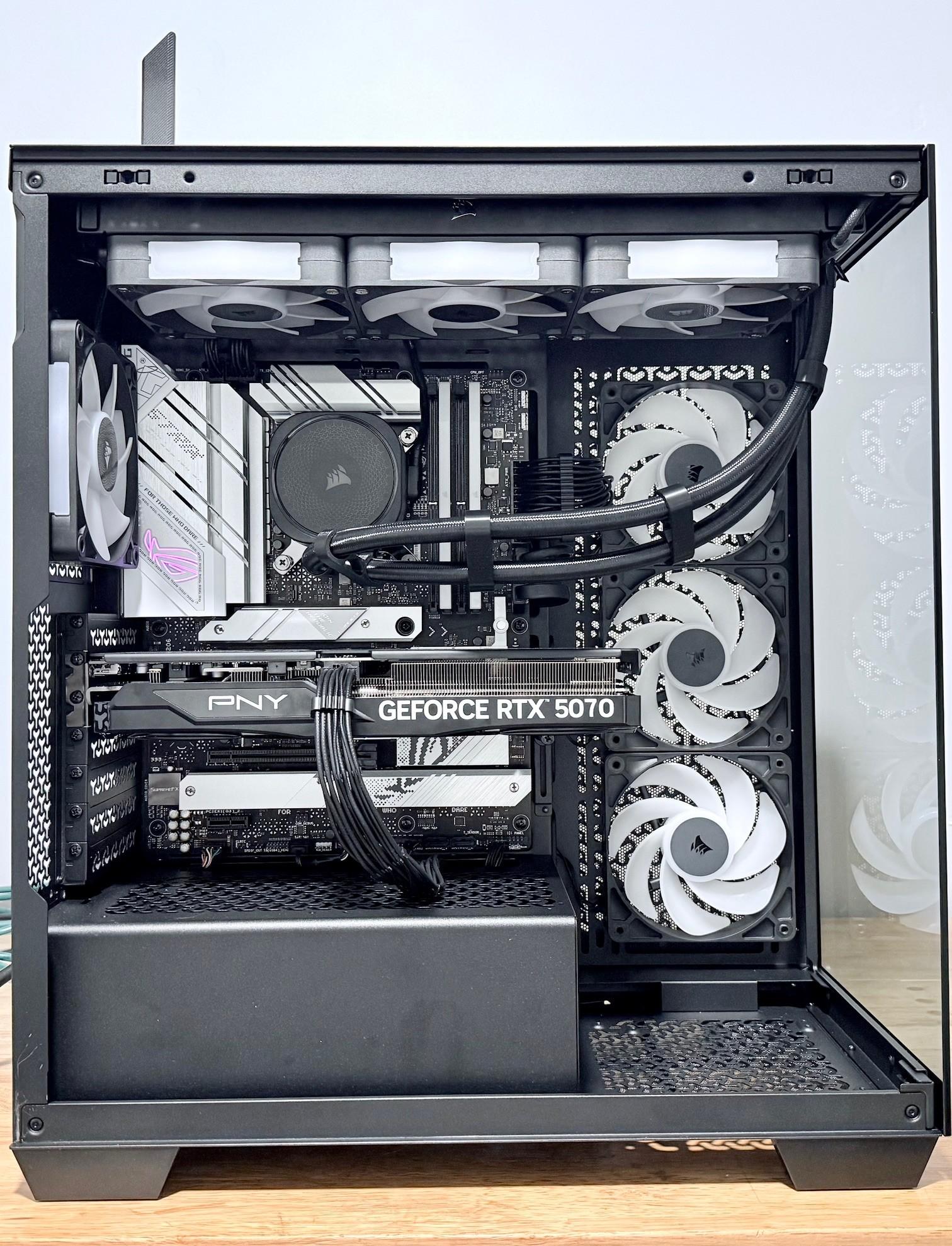 Maestro RTX 5070 OC 12GB