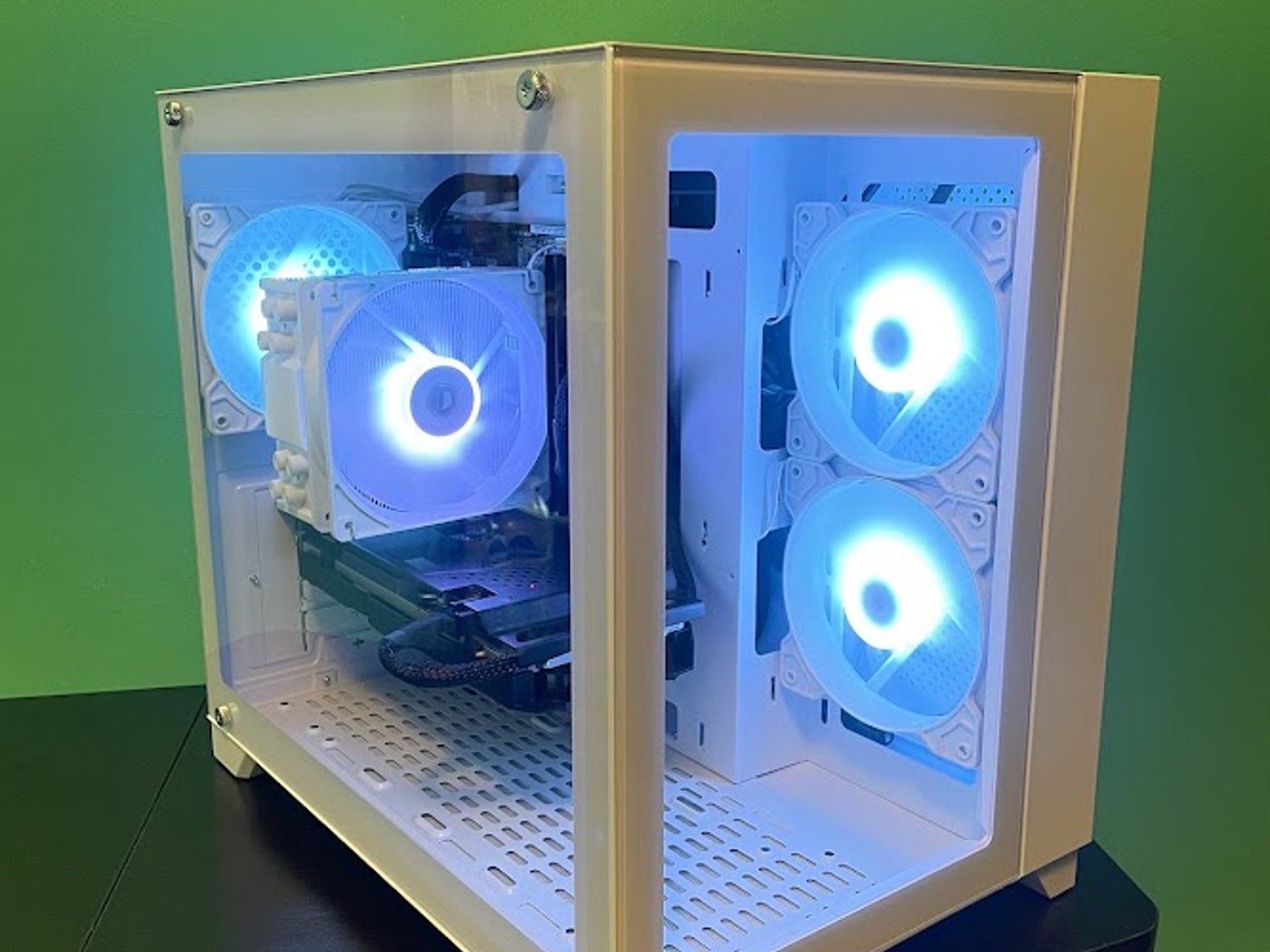 GLASSY White Gaming PC| Intel i5 / Amd RX580 / 8GB / 500GB SSD Win 10 Pro WiFi