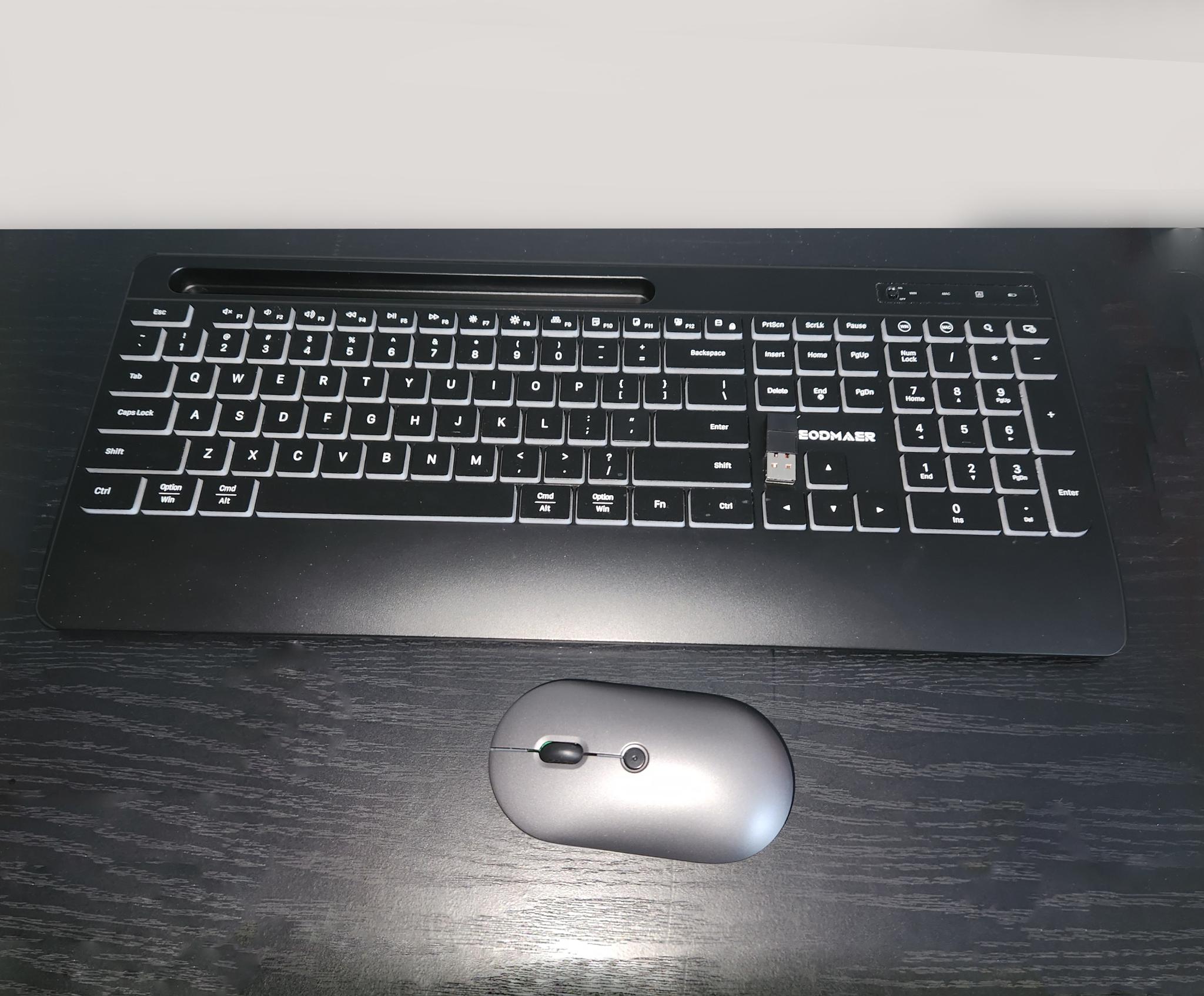 GEODMAER Wireless Keyboard and Mouse Combo with Phone Holder, Wrist Rest, Silent