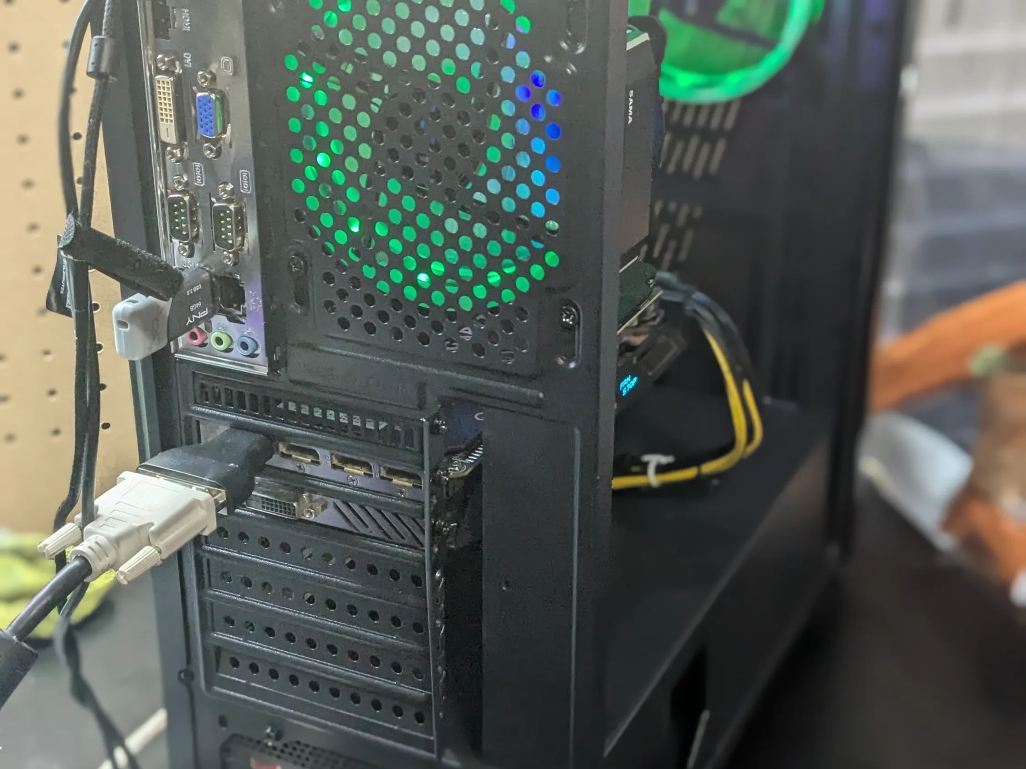 100 FPS Fortnite | 180 Day Warranty | i5-4590 , 16GB RAM, 480GB SSD, RX 570 4GB, RGB, Wifi, Win10