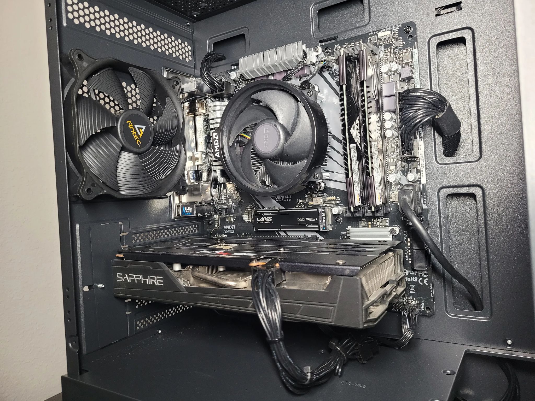 Blackout Gaming PC // R5 3600 // RX 5600-XT 6GB GDDR6 // 32GB DDR4 3200MHZ // 1TB NVME SSD // WIFI