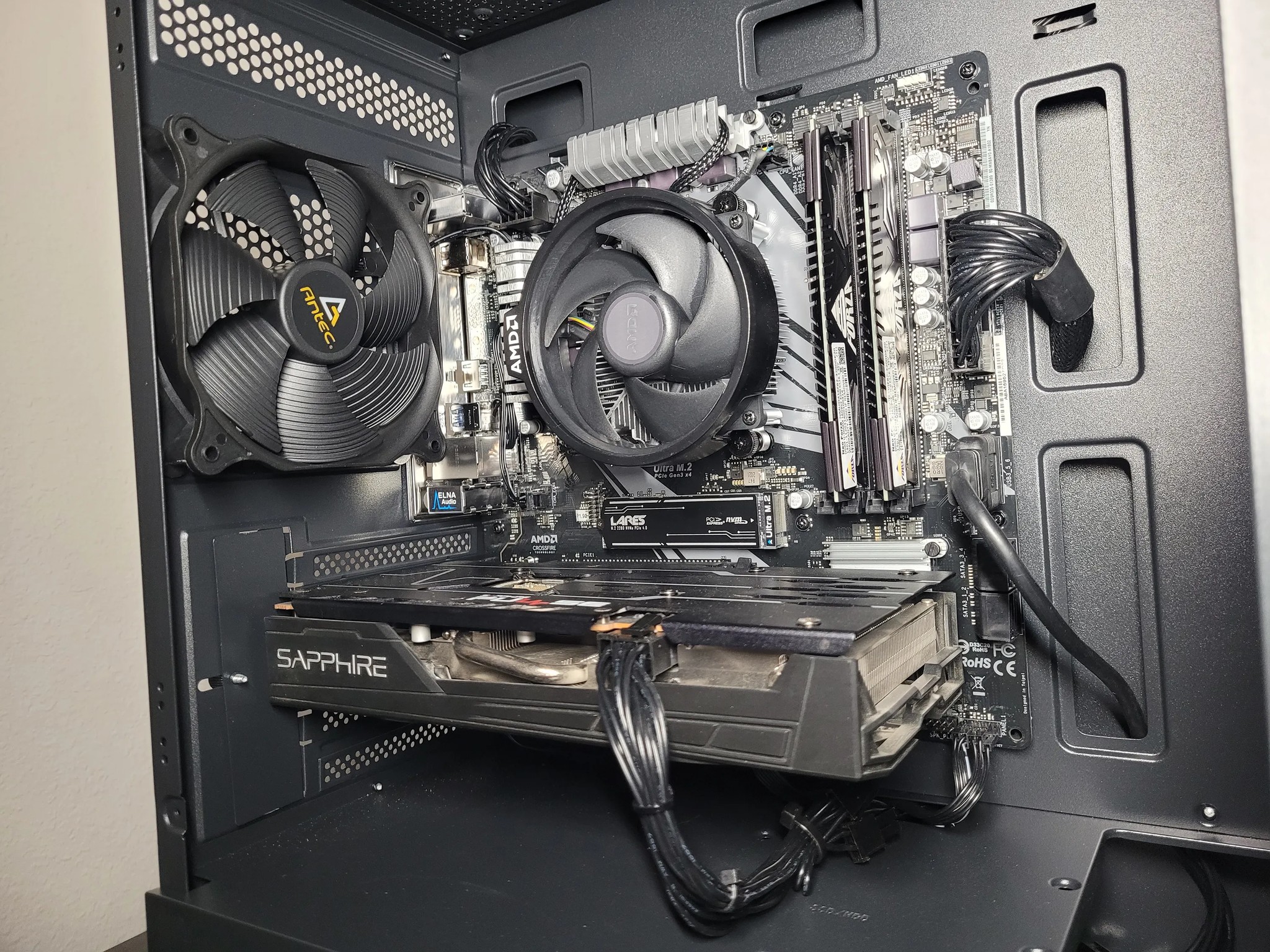Blackout Gaming PC // R5 3600 // RX 5600-XT 6GB GDDR6 // 32GB DDR4 3200MHZ // 1TB NVME SSD // WIFI