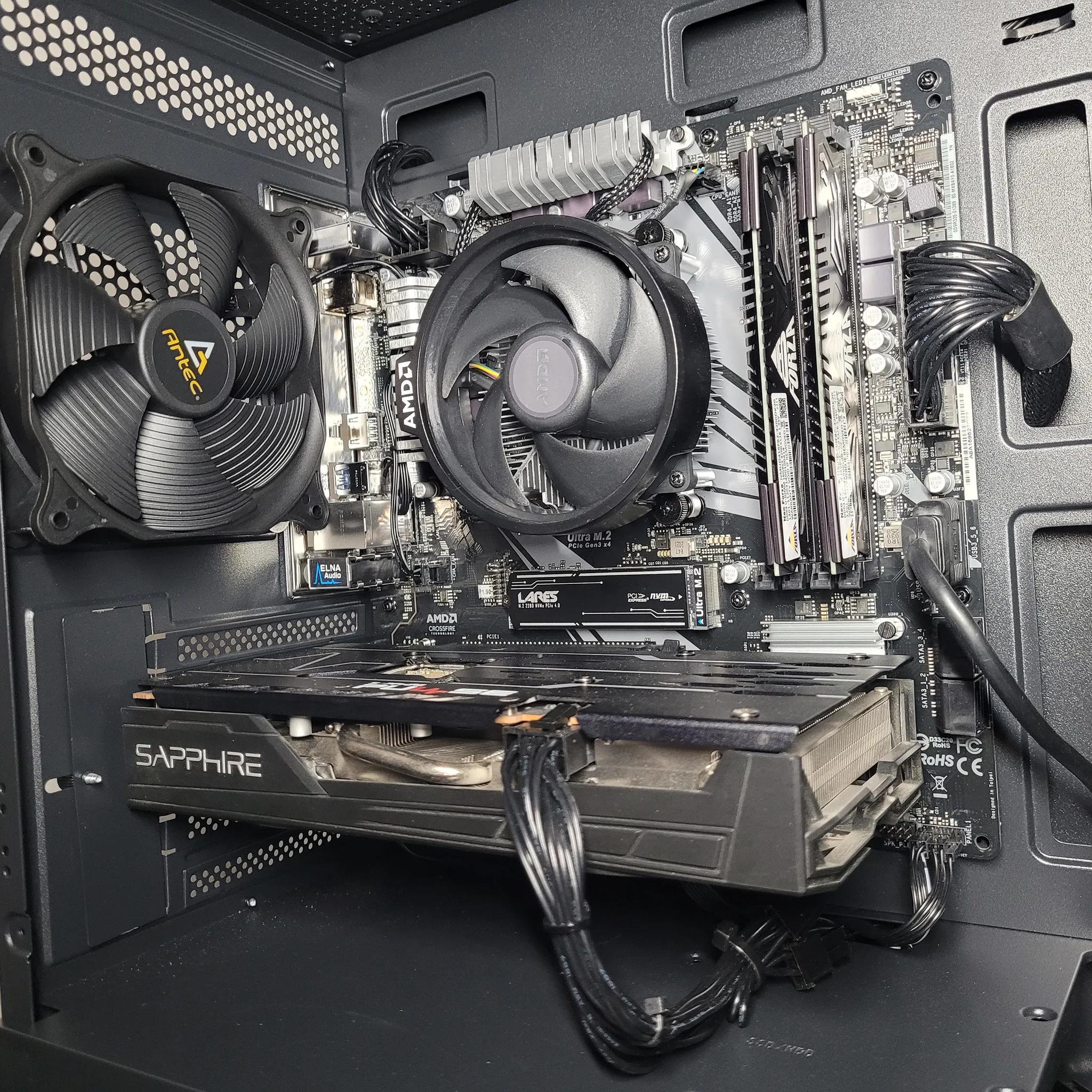 Blackout Gaming PC // R5 3600 // RX 5600-XT 6GB GDDR6 // 32GB DDR4 3200MHZ // 1TB NVME SSD // WIFI