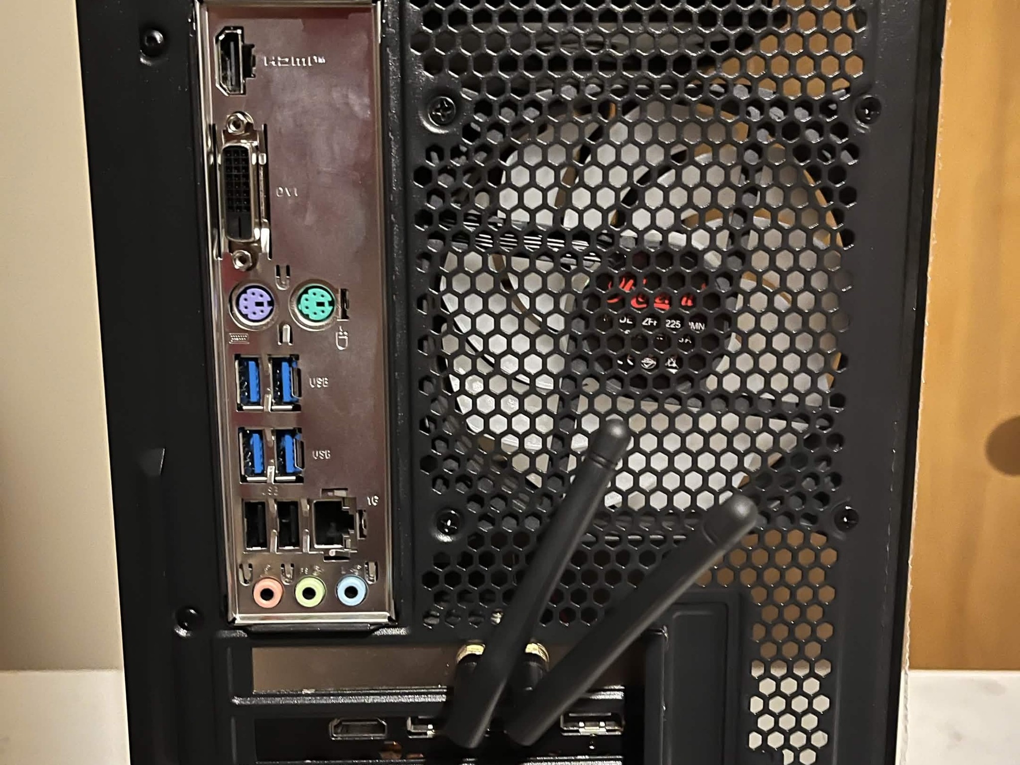 RTX 3060 Ti Gaming PC Ryzen 5 5500, 32GB DDR4 3200MT/s, 1 TB NVMe SSD.