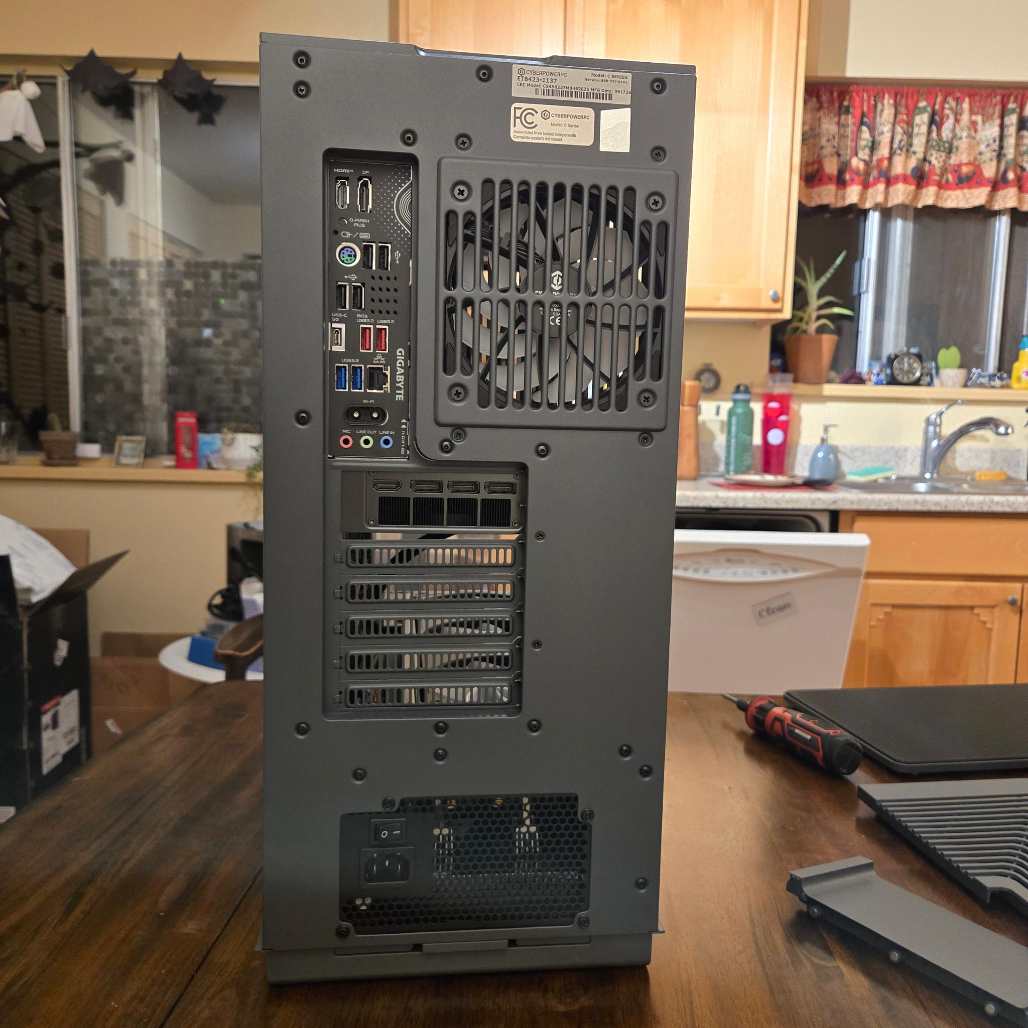 Ryzen 7 7800X3D RTX 5070 Founders Edition 32GB DDR5 Gaming PC