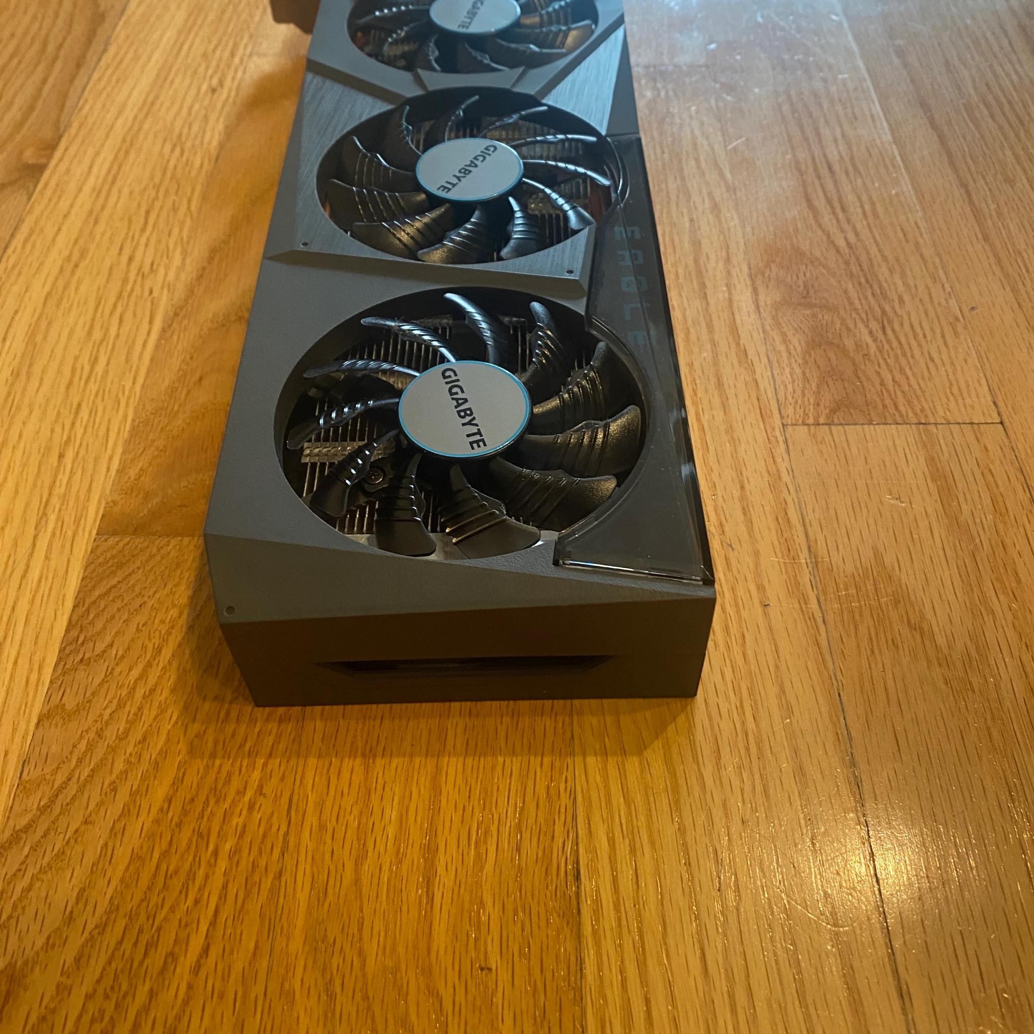 GIGABYTE Radeon RX 6600 EAGLE - WINDFORCE 3X Cooling System, 8GB 128-bit GDDR6