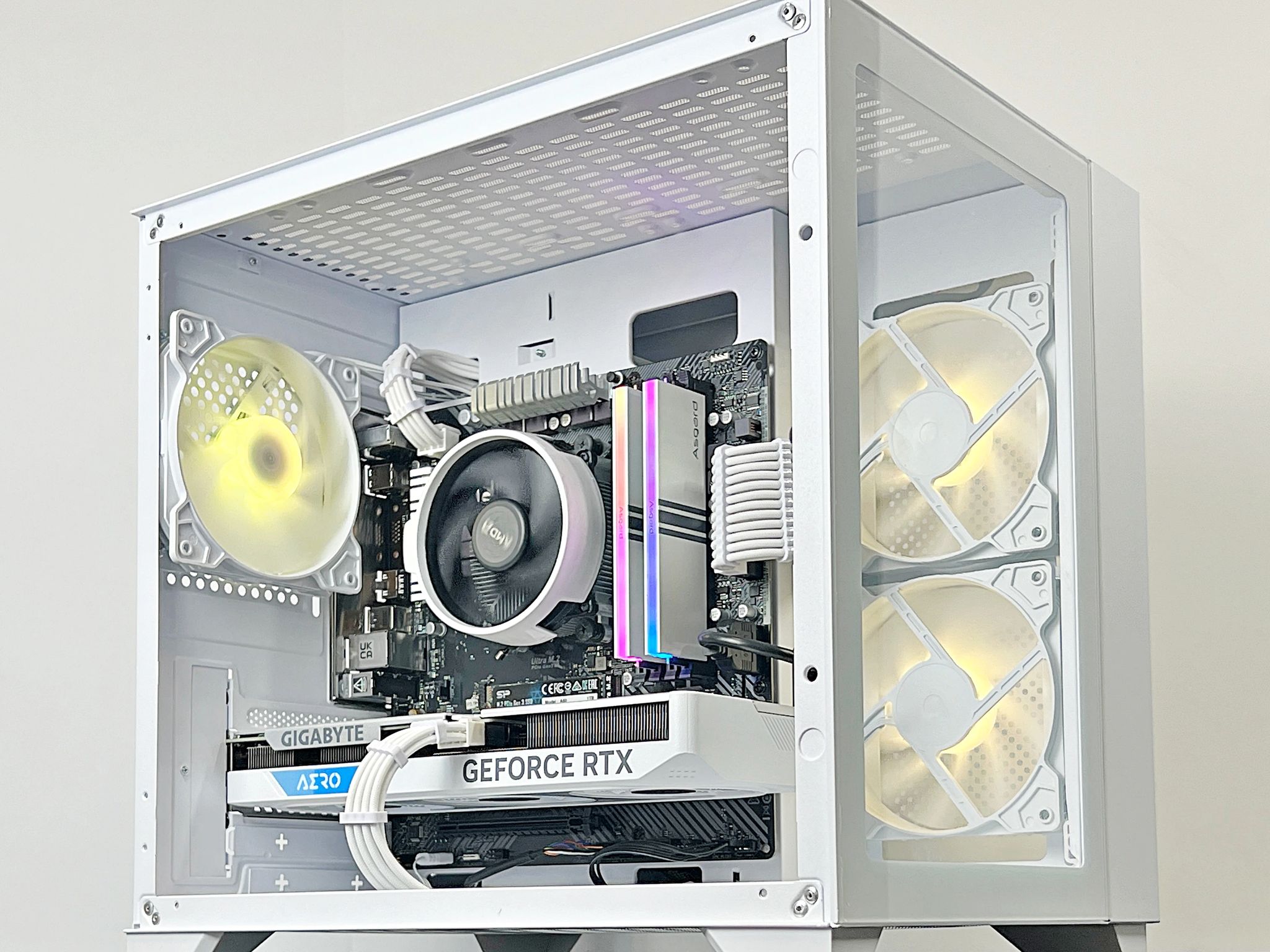 Ryzen 5 RTX 4060 16GB RAM 1TB M.2 Gaming PC