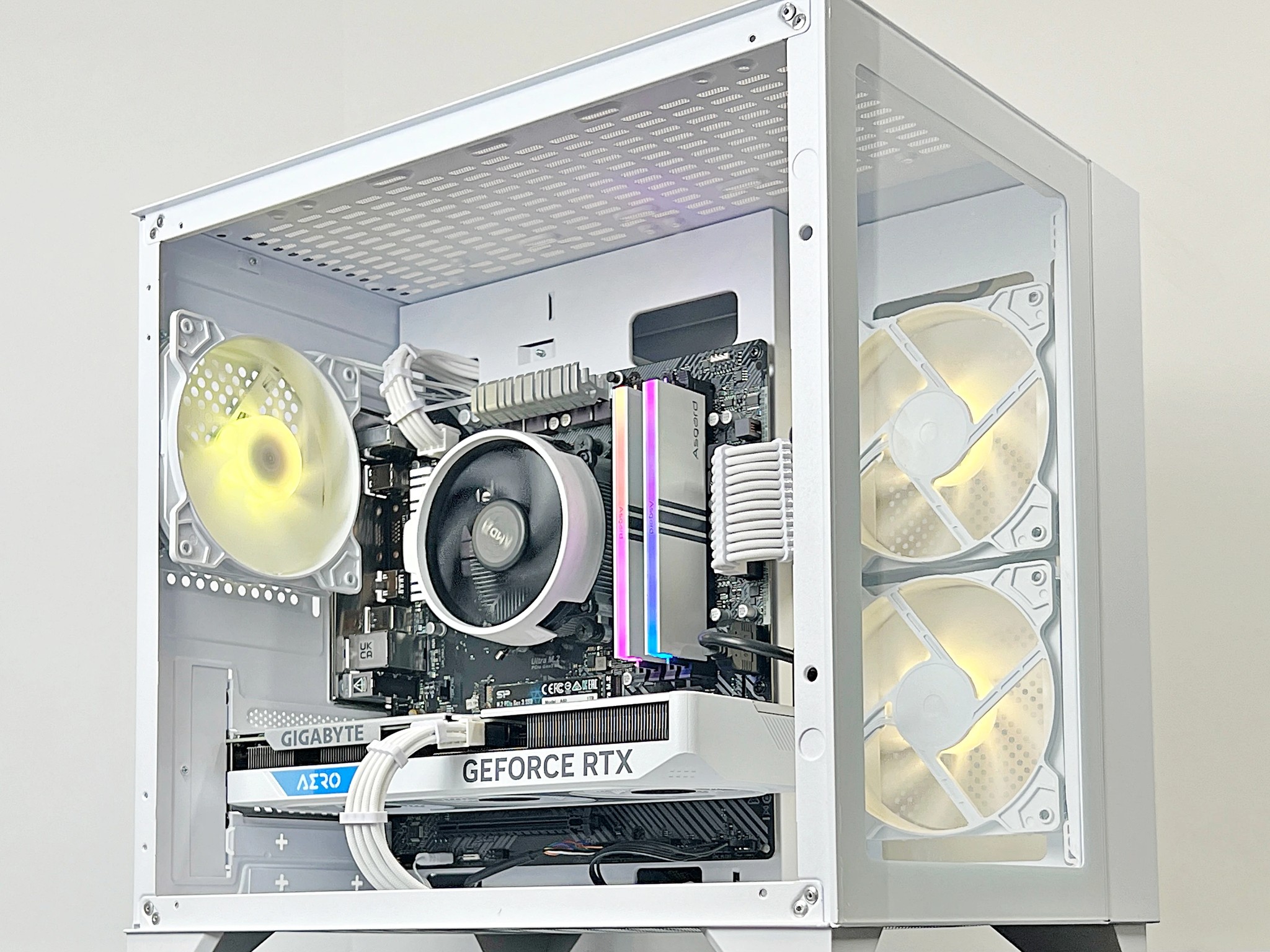 Ryzen 5 RTX 4060 16GB RAM 1TB M.2 Gaming PC