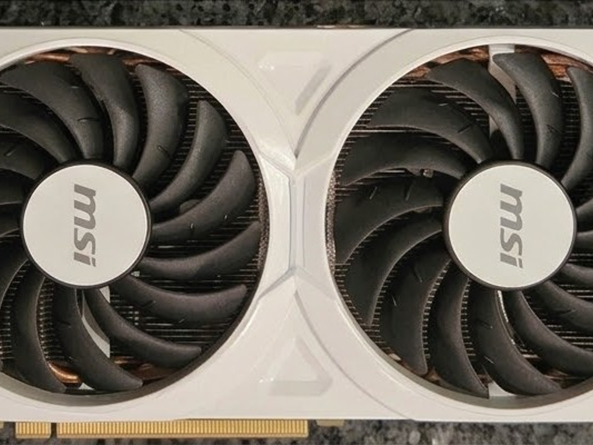 White MSI rtx 5070 shadow 2x oc edition "White"