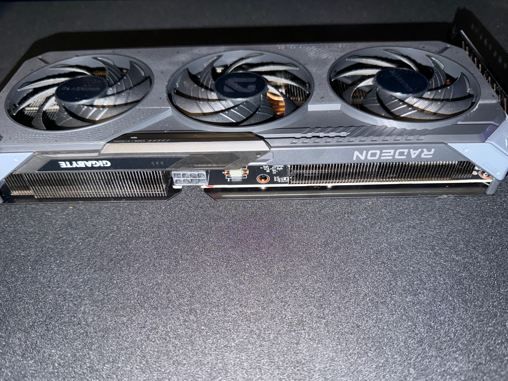 Radeon RX 9060xt 8gb triple fan OC edition