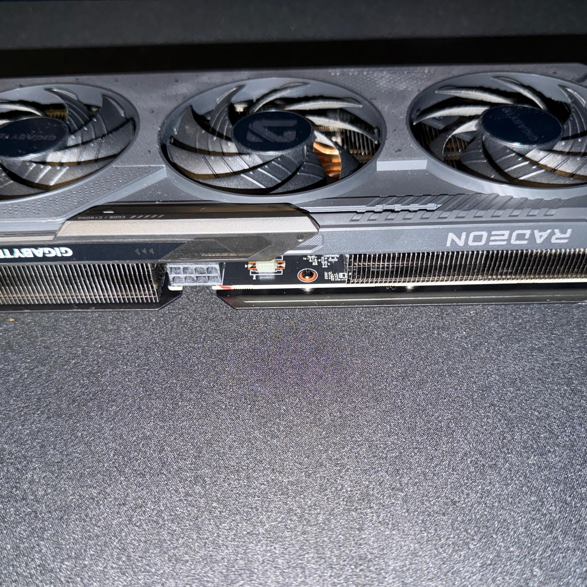 Radeon RX 9060xt 8gb triple fan OC edition