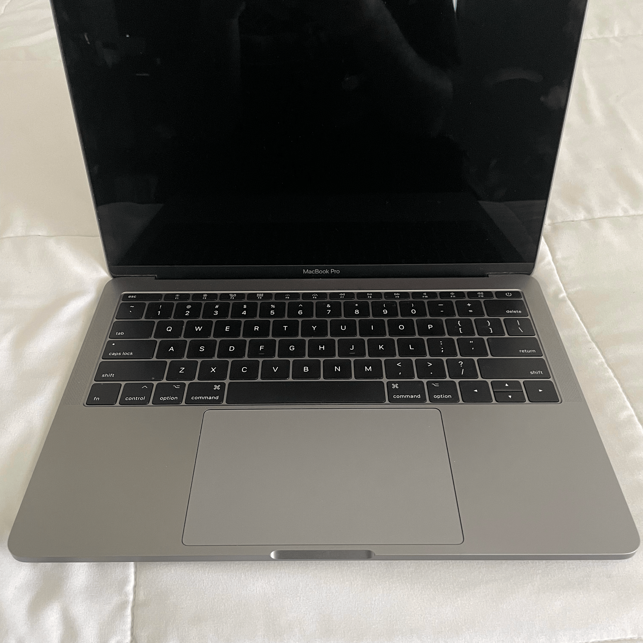 2017 MacBook Pro, barely used! Only 158 cycle counts.