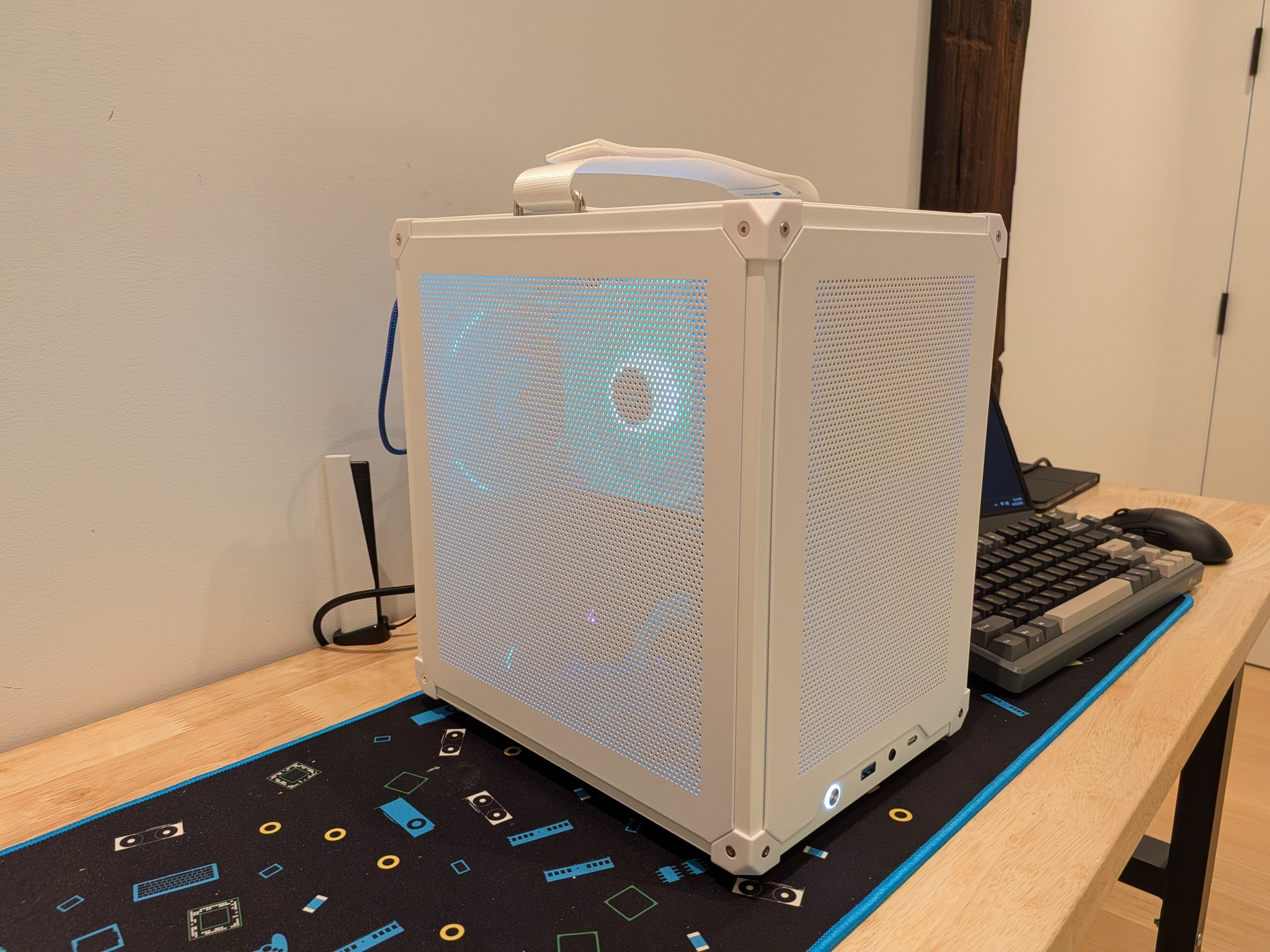 1080p Glacier - RTX 3060 12GB, Ryzen 5 5600X, 32 GB DDR4 RAM, 1 TB Gen 4 NVME, RGB