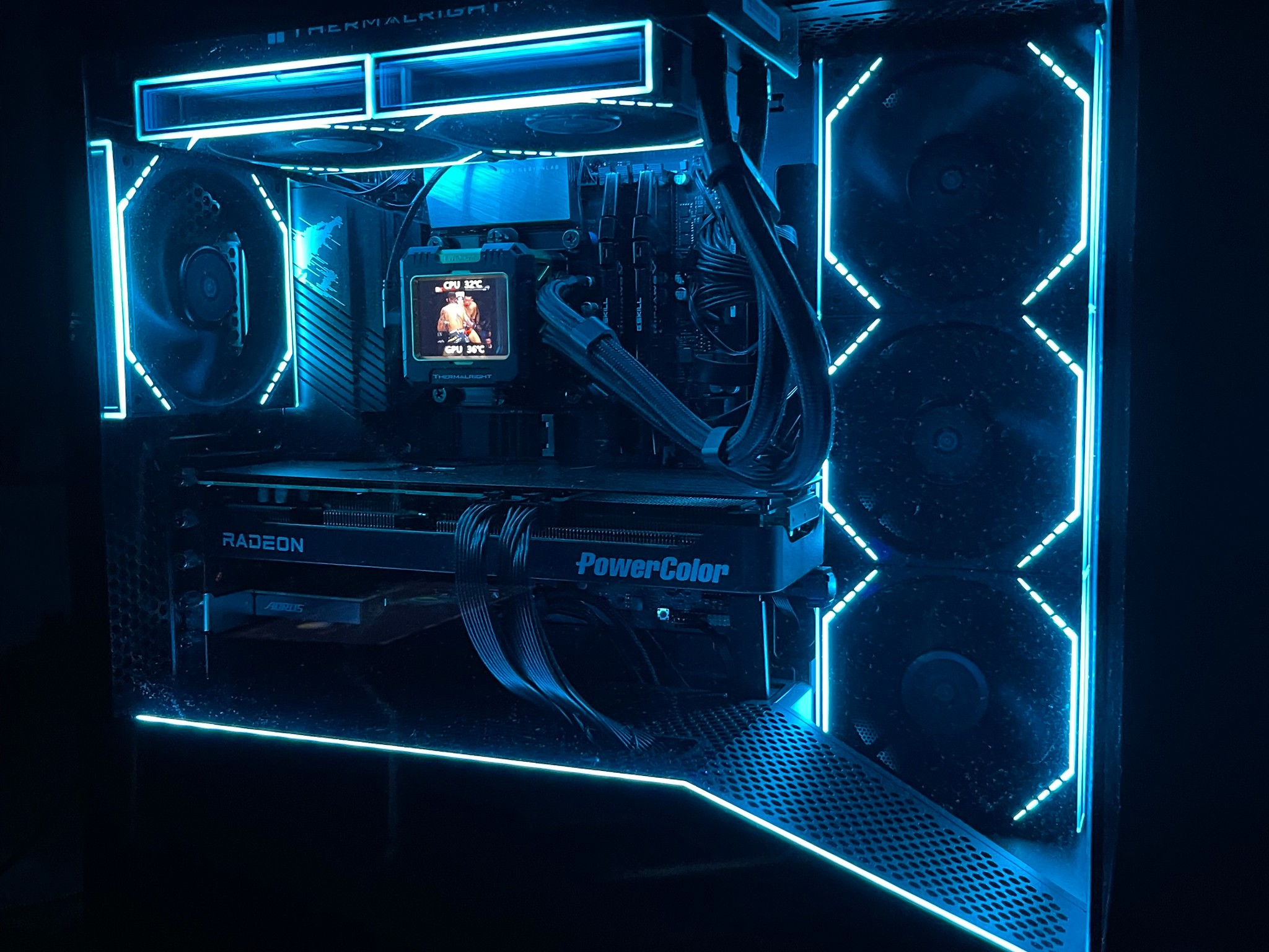 High End Gaming PC – i7‑14700K / RX 9070 XT / 32GB / 1TB With LCD Screen AIO