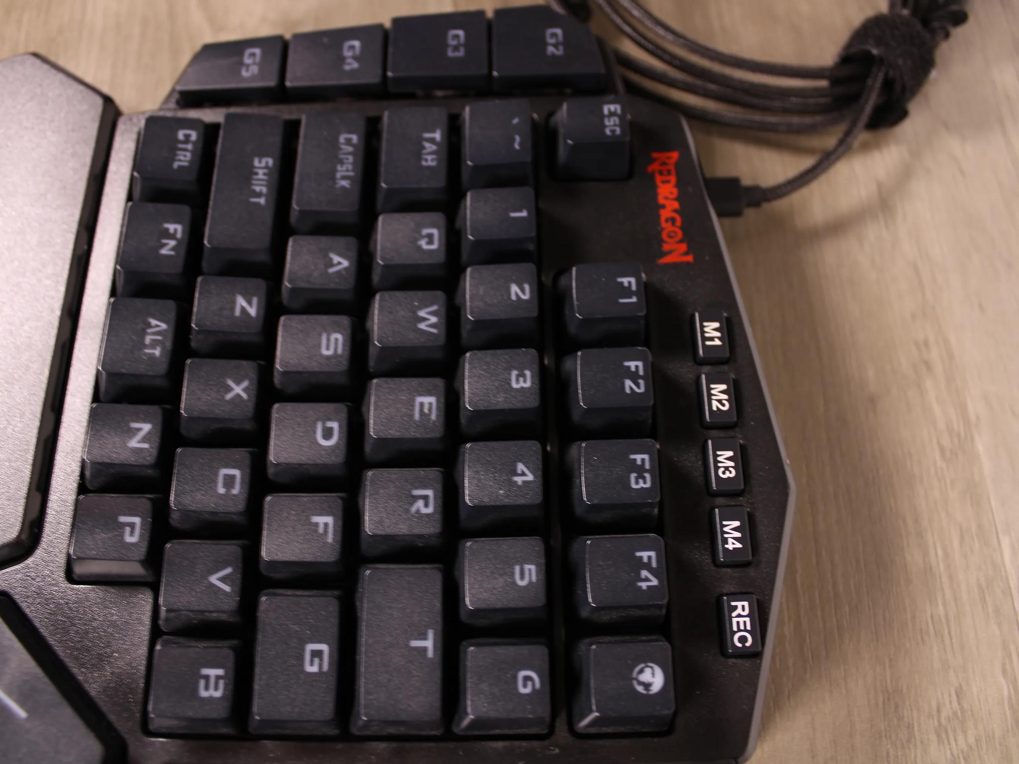 One-Handed Mechanical Keyboard | RGB | 7 Onboard Macro Keys | Wrist Rest | Redragon K585