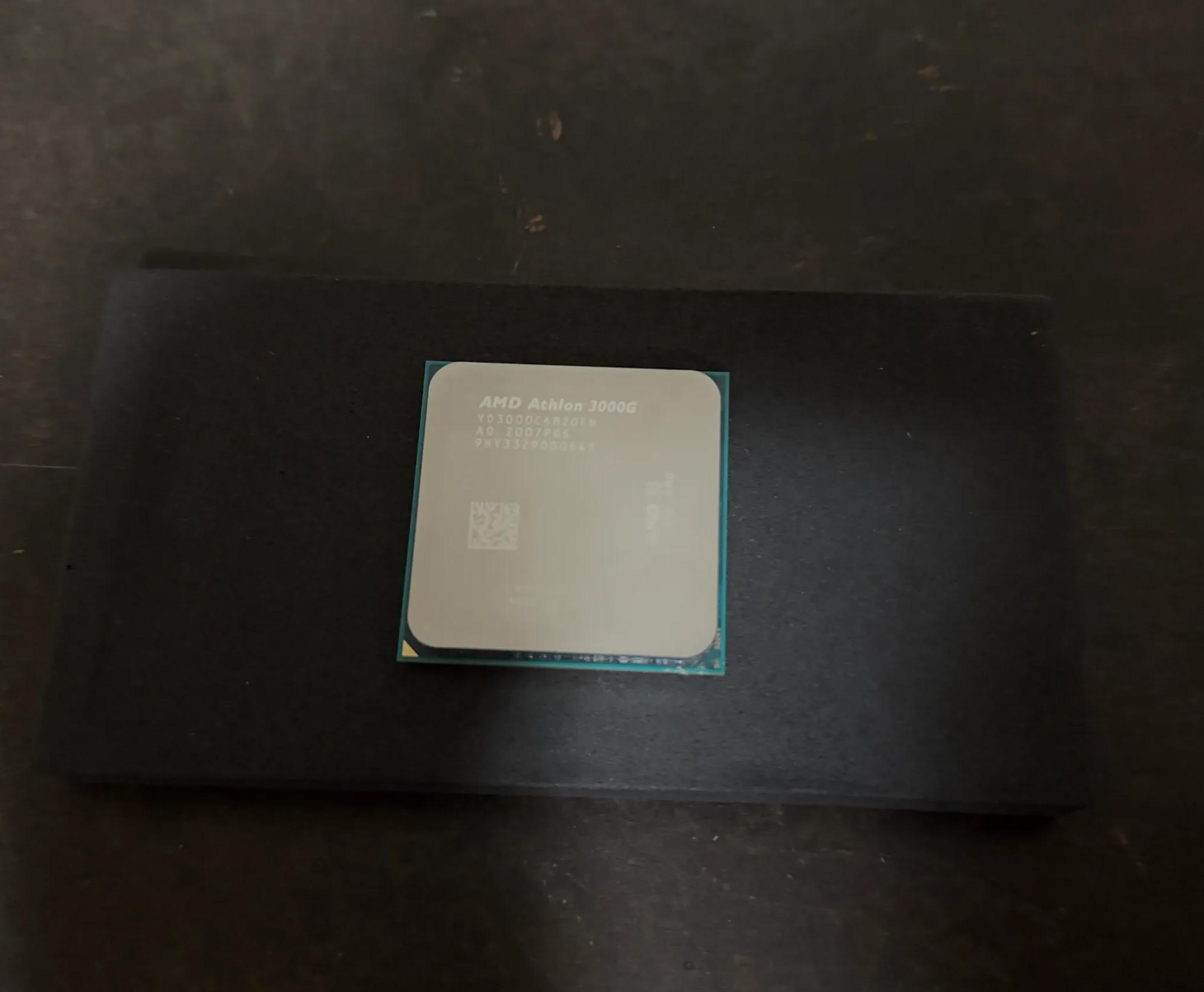 AMD ATHLON 3000G