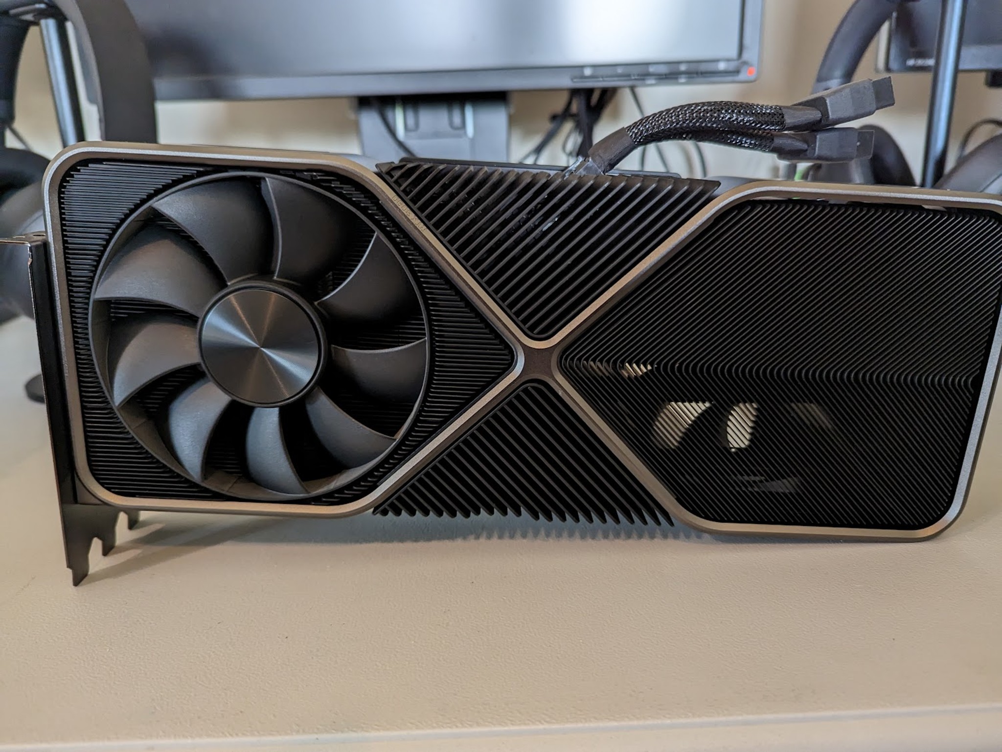 NVIDIA GeForce RTX 3090 Founders Edition 24GB GDDR6X