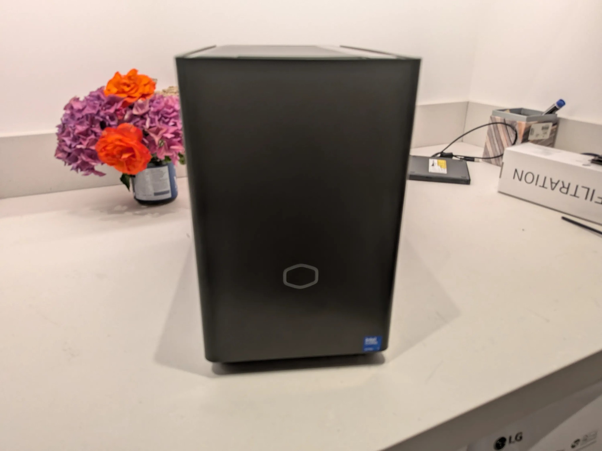 Red & Blue - RX 9070 XT, Intel Core Ultra 7 265KF, 32 GB DDR5 RAM, 4 TB Gen 5 NVME, Liquid Cooled