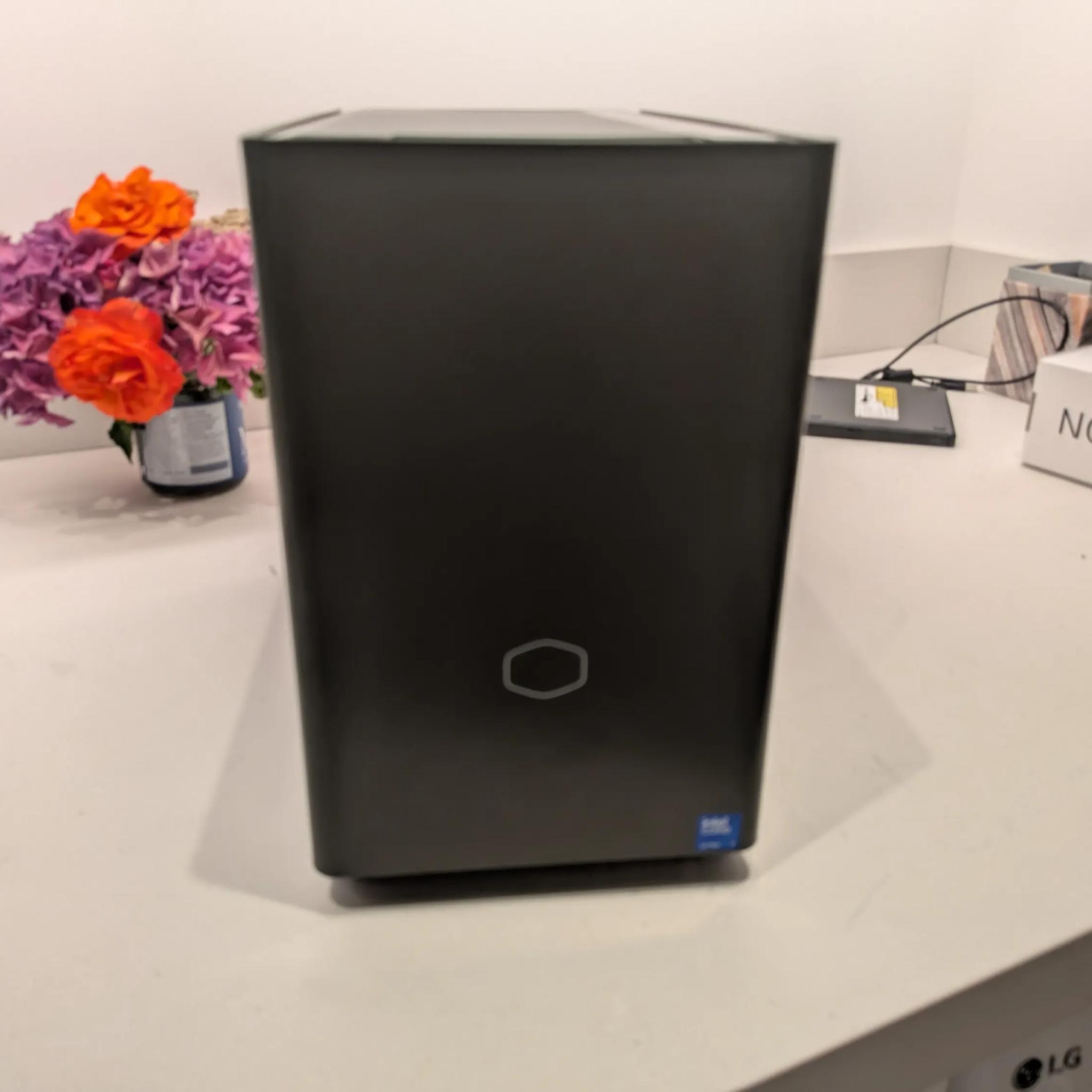 Red & Blue - RX 9070 XT, Intel Core Ultra 7 265KF, 32 GB DDR5 RAM, 4 TB Gen 5 NVME, Liquid Cooled