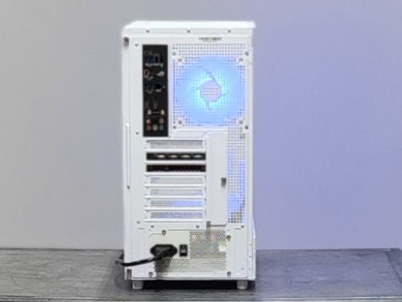 Ryzen 7 5700X Frostbyte ❄️ | RTX 5060 | 5 In Screen | Win 11 PRO | 2TB SSD | 32GB RAM | Gaming PC