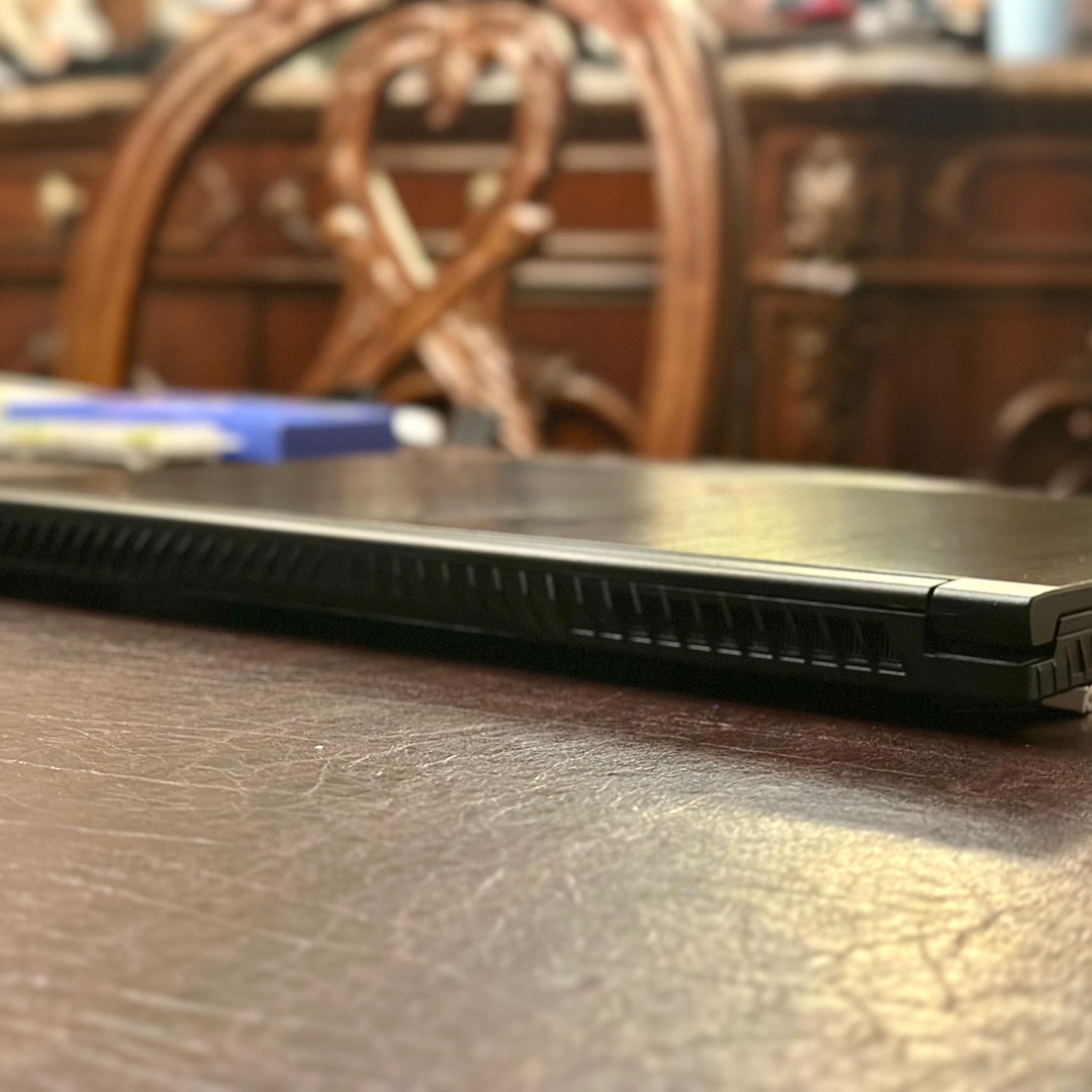 MSI GF65 Thin 10UE-283CA Gaming Laptop Core i5 RTX 3060 16GB w/ Corsair Gaming Mouse and Pad