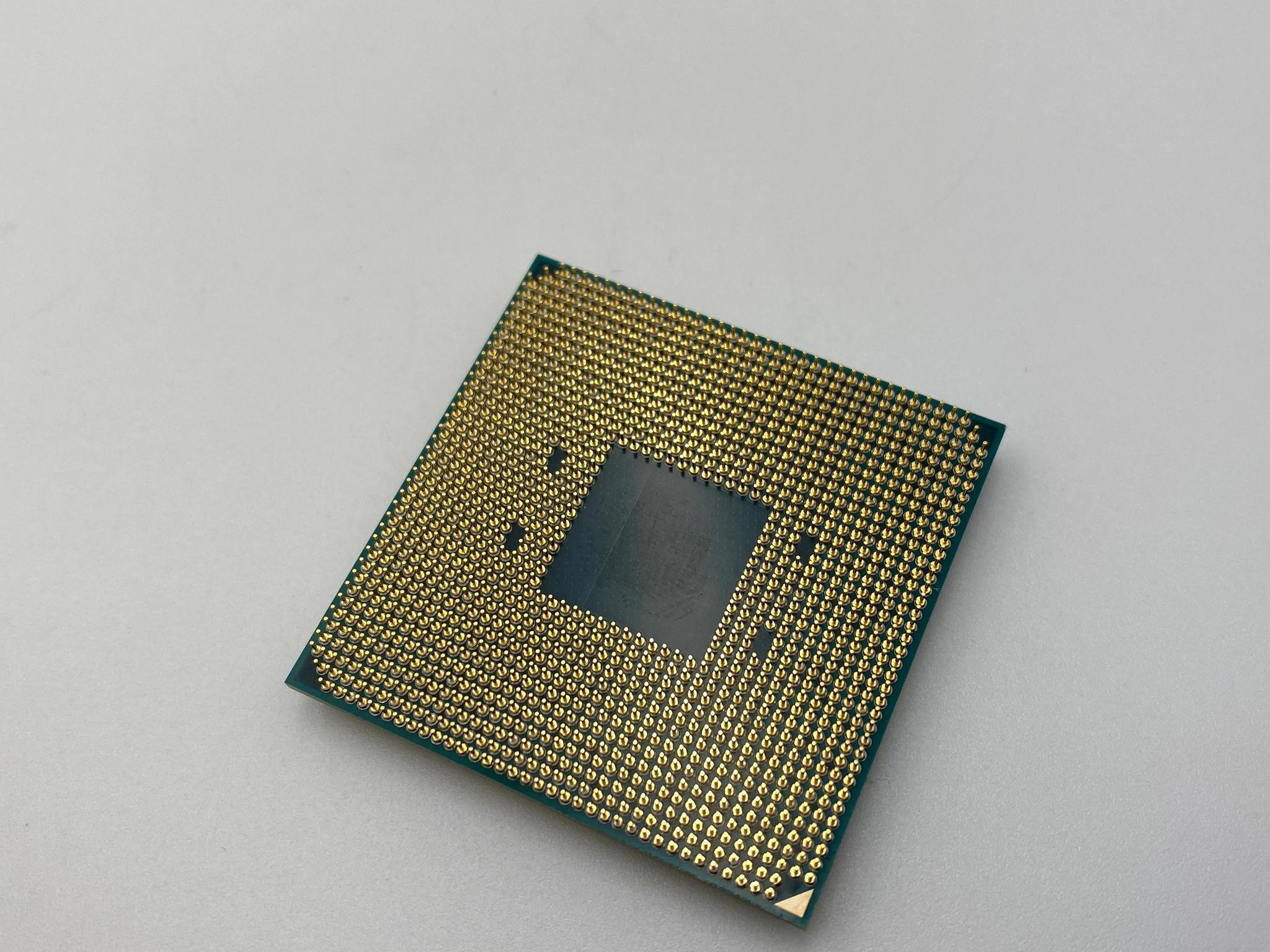 AMD Ryzen 7 3800XT Processor (4.7 GHz, 8 Cores, Socket AM4)