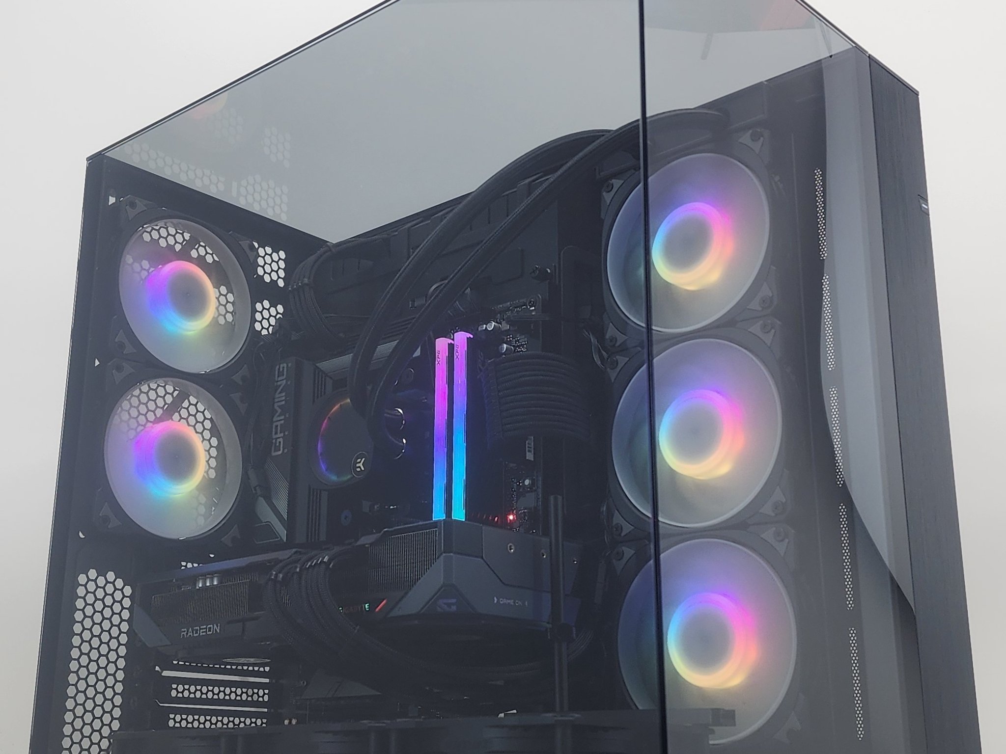 Gaming PC Ryzen 7 9800X3D 32GB RAM 2TB SSD RX 7900 XTX 24GB Windows 11 Computer