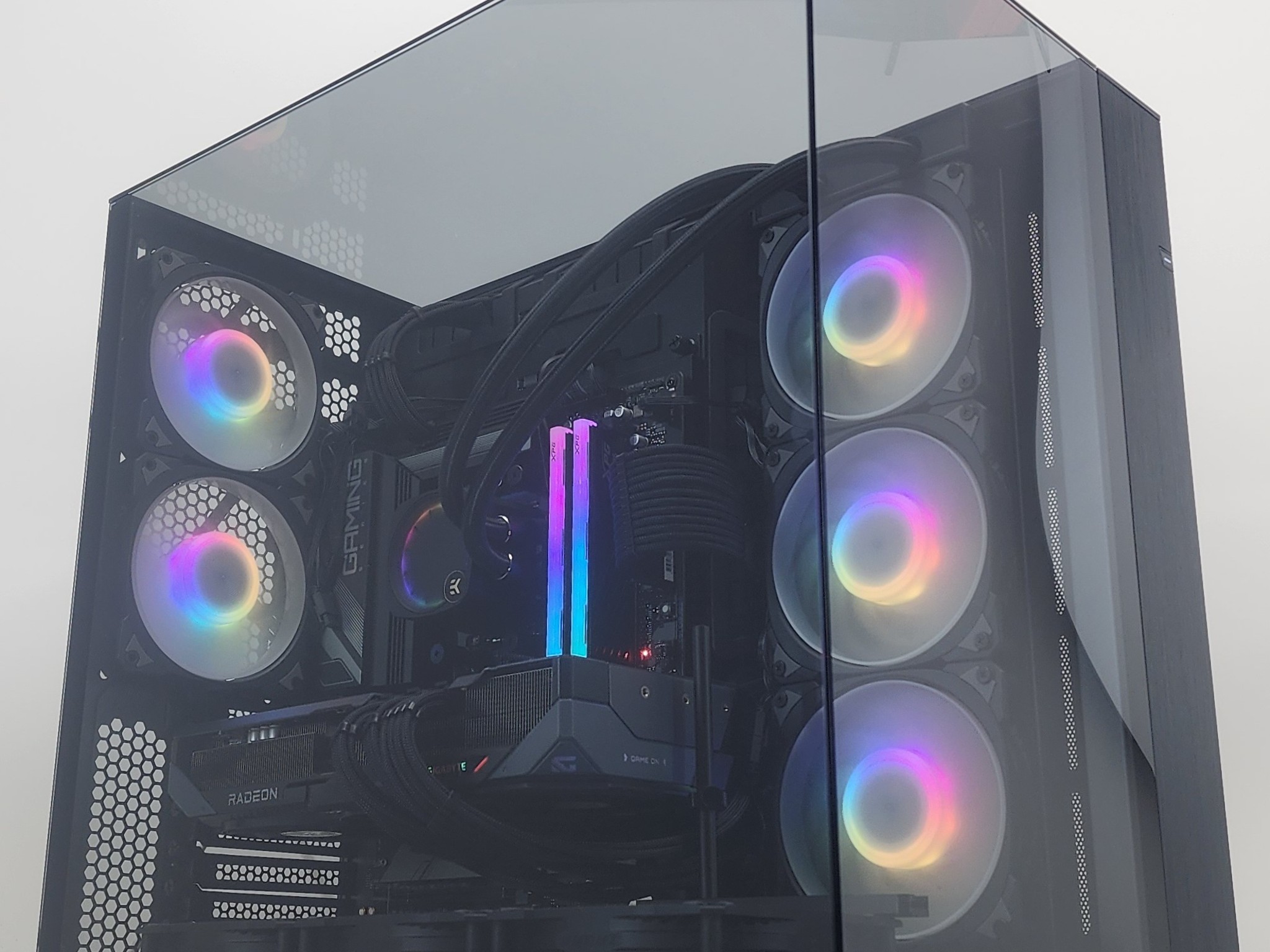 Gaming PC Ryzen 7 9800X3D 32GB RAM 2TB SSD RX 7900 XTX 24GB Windows 11 Computer