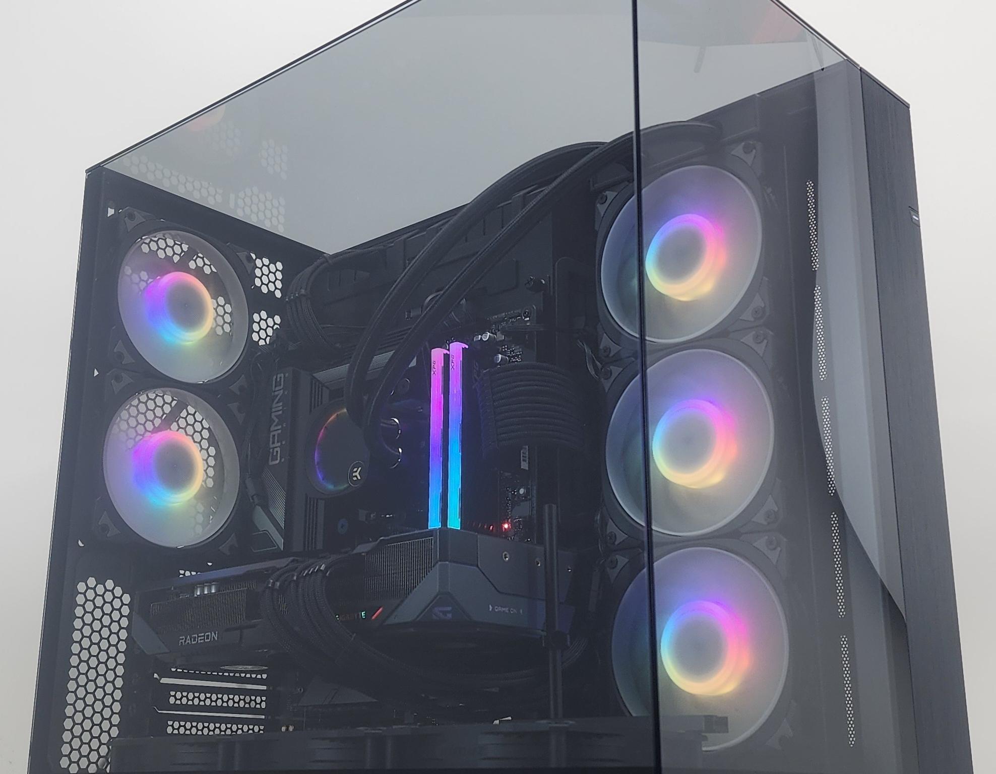 Gaming PC Ryzen 7 9800X3D 32GB RAM 2TB SSD RX 7900 XTX 24GB Windows 11 Computer