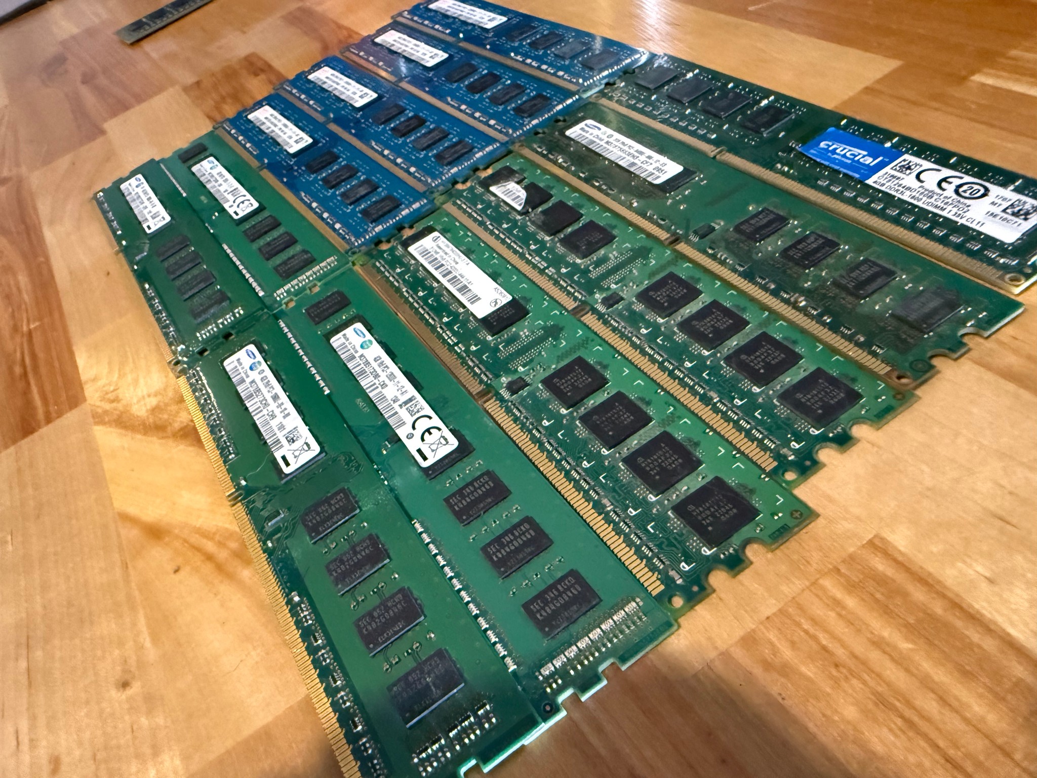 Huge LOT of DDR3 DIMMMs (66GB total, mostly 4GB sticks with a few 2 GB in there) look at photos