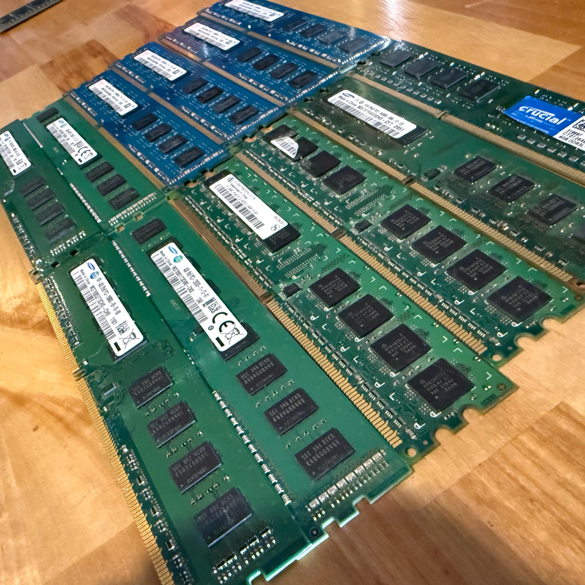 Huge LOT of DDR3 DIMMMs (66GB total, mostly 4GB sticks with a few 2 GB in there) look at photos