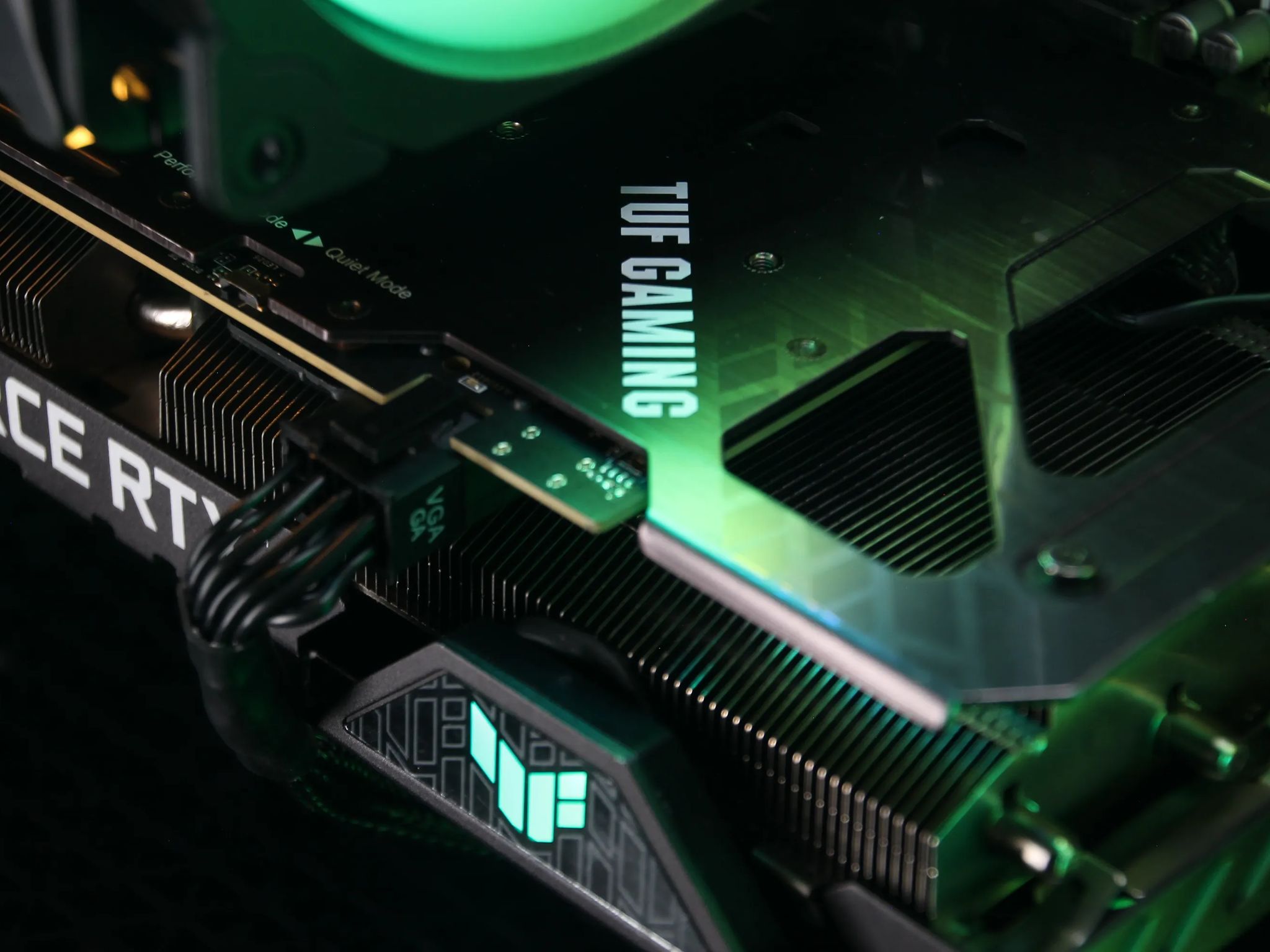 𝙃𝘼𝙕𝙀𝙀 // Ryzen 7 3700X, RTX 3060 Ti // Mid-range Gaming PC