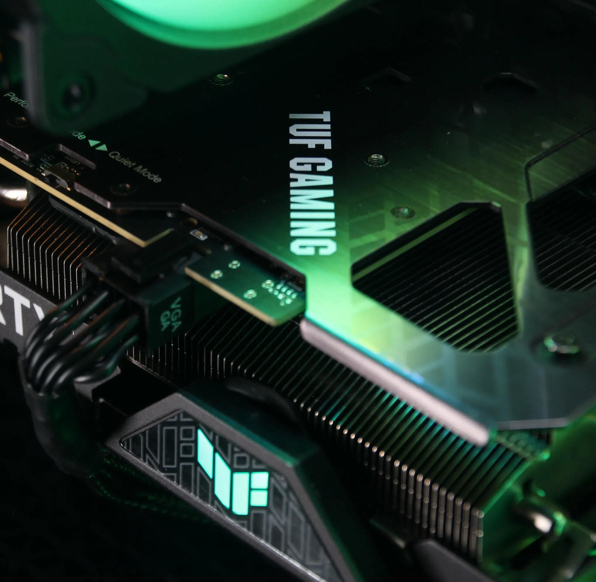 𝙃𝘼𝙕𝙀𝙀 // Ryzen 7 3700X, RTX 3060 Ti // Mid-range Gaming PC