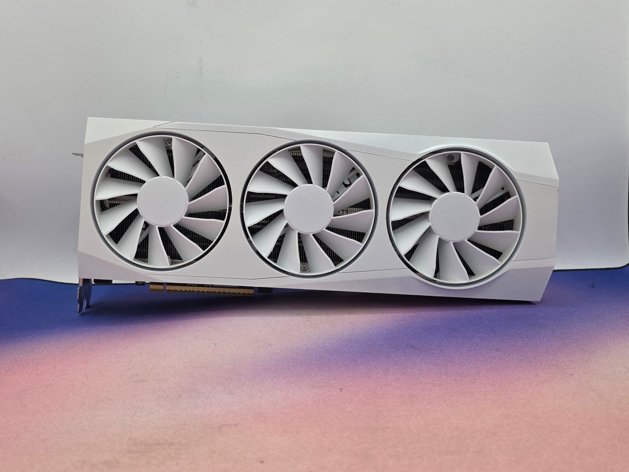 XFX RX 9070XT Quicksilver White Edition OC