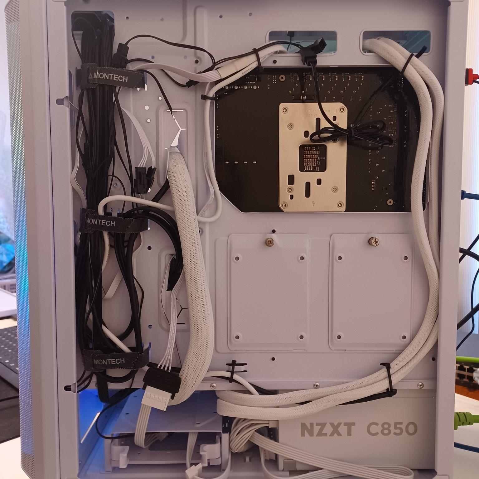 [model011unit0] White 1440p Gaming Mid-Tower (RTX 4070 Ti Super + Ryzen 7 9800X3D + 32GB DDR5)