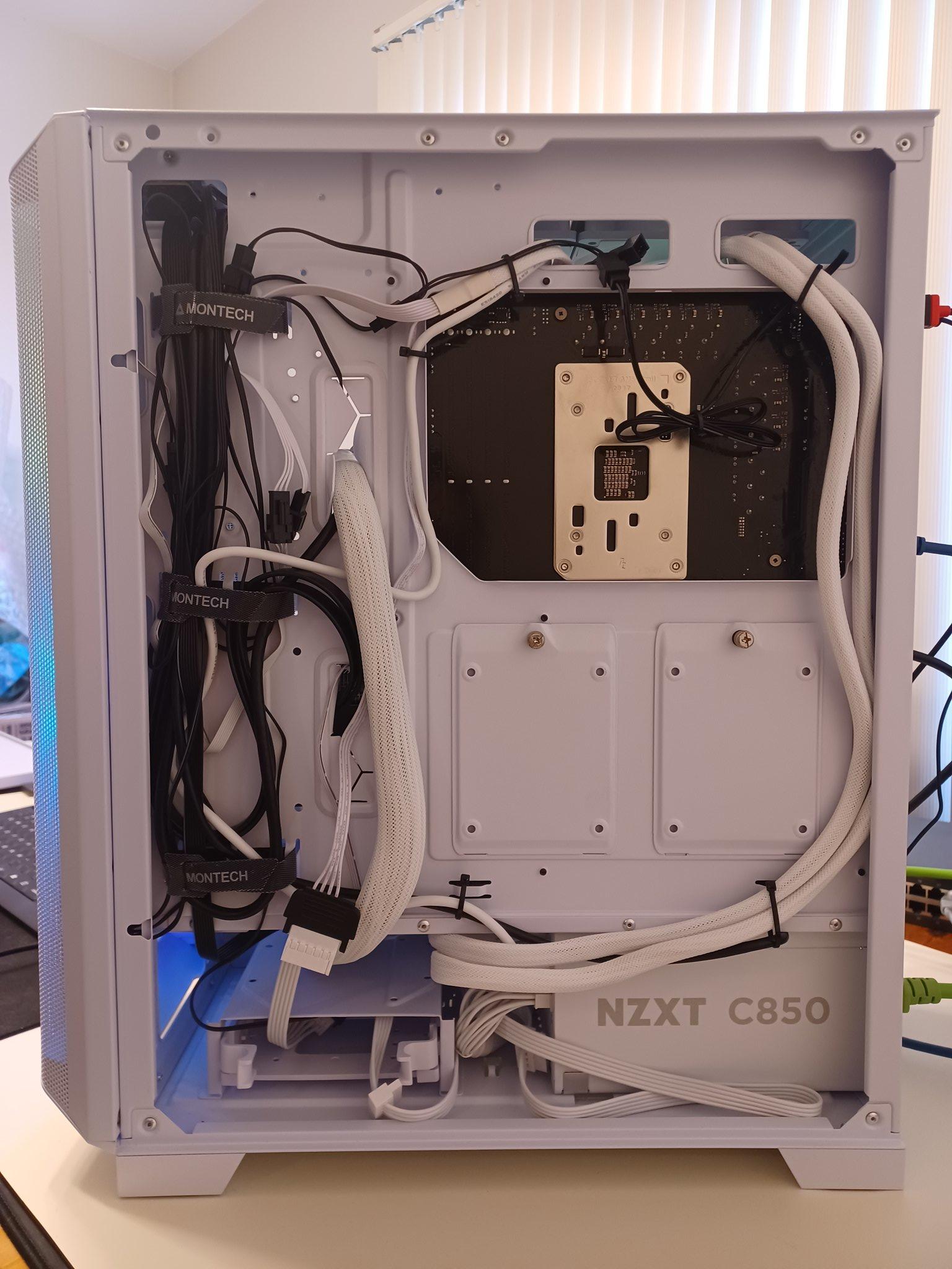 [model011unit0] White 1440p Gaming Mid-Tower (RTX 4070 Ti Super + Ryzen 7 9800X3D + 32GB DDR5)