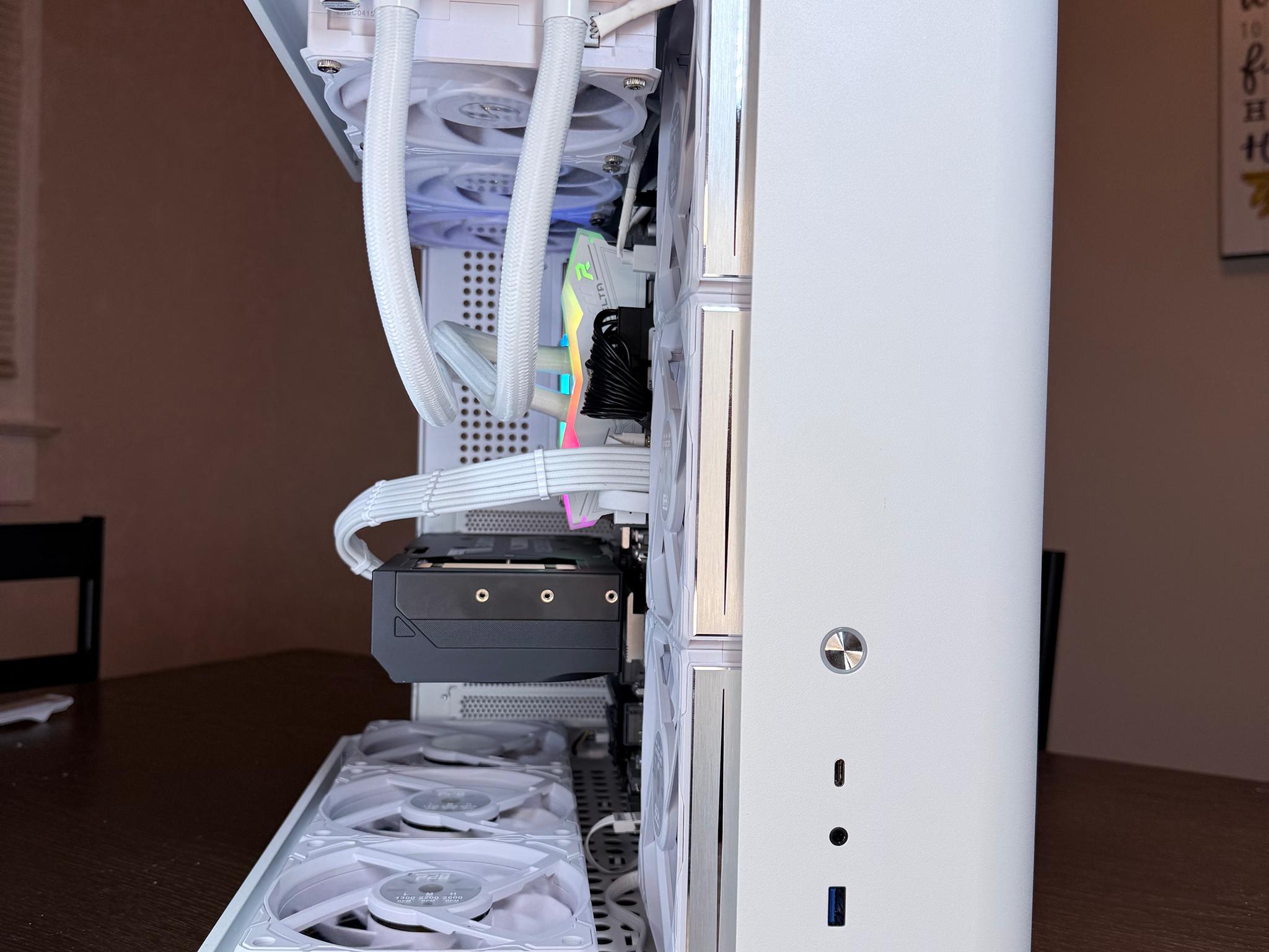 Manganese III R5 7600X RTX 4070 Super 32GB DDR5 6000 2TB PCIE 4.0 NVME