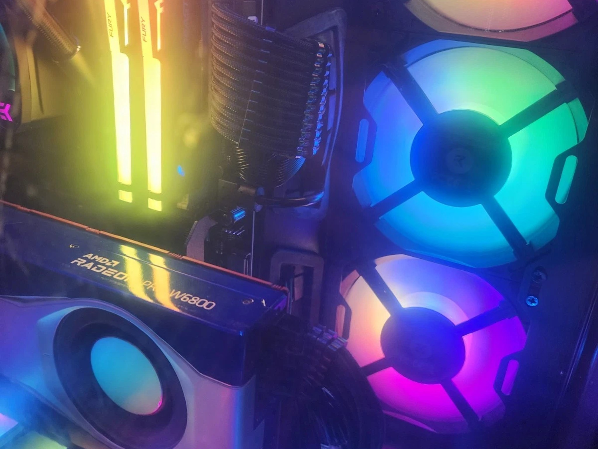 EK 165 Battle Gaming PC | Ryzen 7 7800X3D | 32GB RAM | Radeon Pro W6800