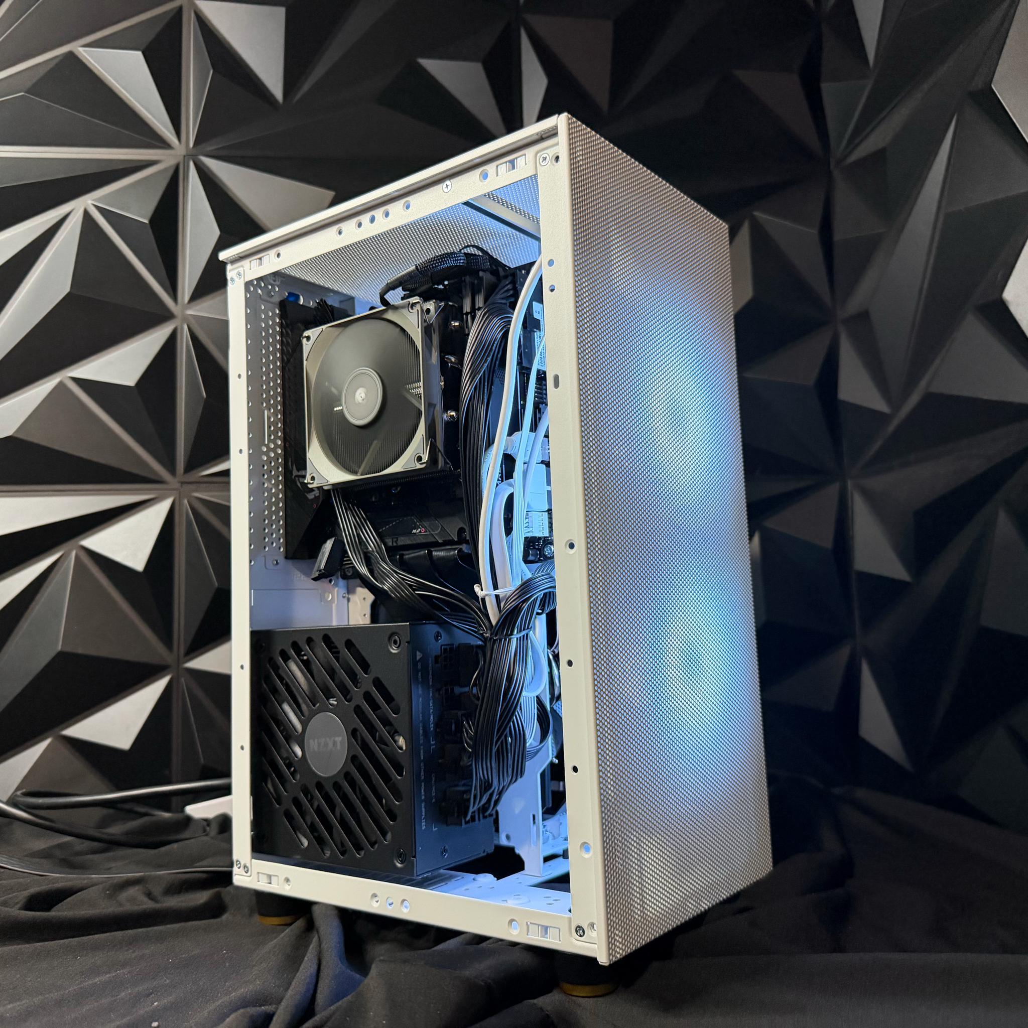 🥛❄️ THE MILK MINI ❄️🥛Ryzen 5 7500X3D| RX 9060XT 16 GB| 32 GB DDR5| 1 TB NVMe| 650W PSU